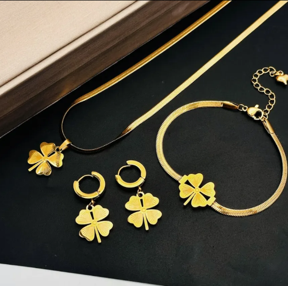 TEULRIP Anti-Tarnish Valentine Combo Set for Her – Stainless Steel Boho Snake Chain Clover Necklace, Titanium Steel Clover Earrings & Four-Leaf Clover Bracelet