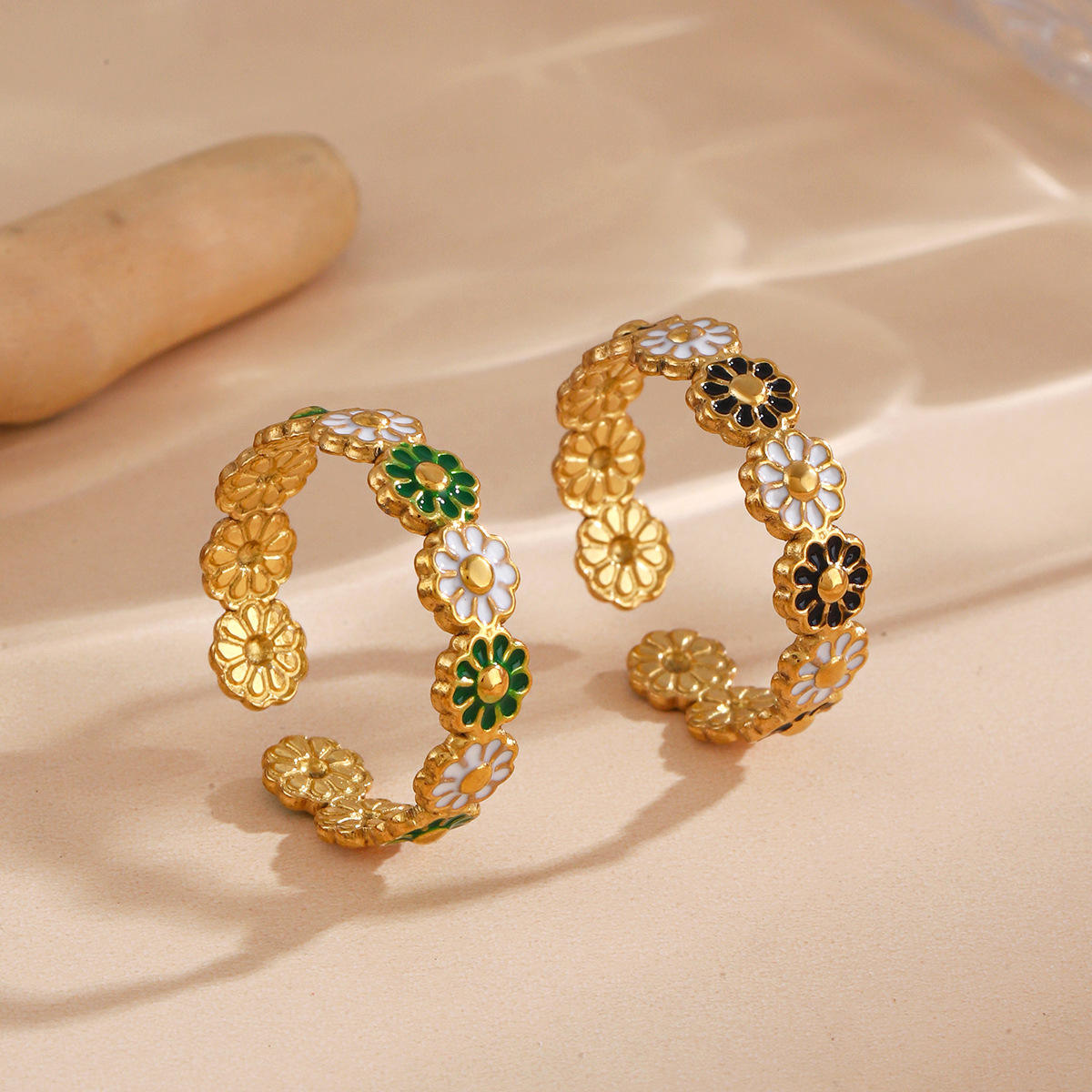 TEULRIP Gold Plated Stainless Steel Floral "Black-White-Green" Enamel Adjustable Ring for Women