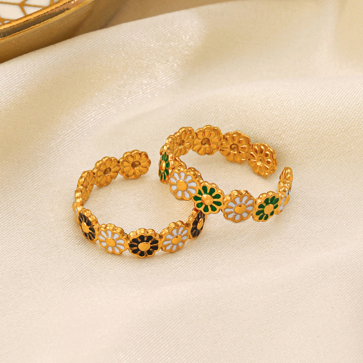 TEULRIP Gold Plated Stainless Steel Floral "Black-White-Green" Enamel Adjustable Ring for Women