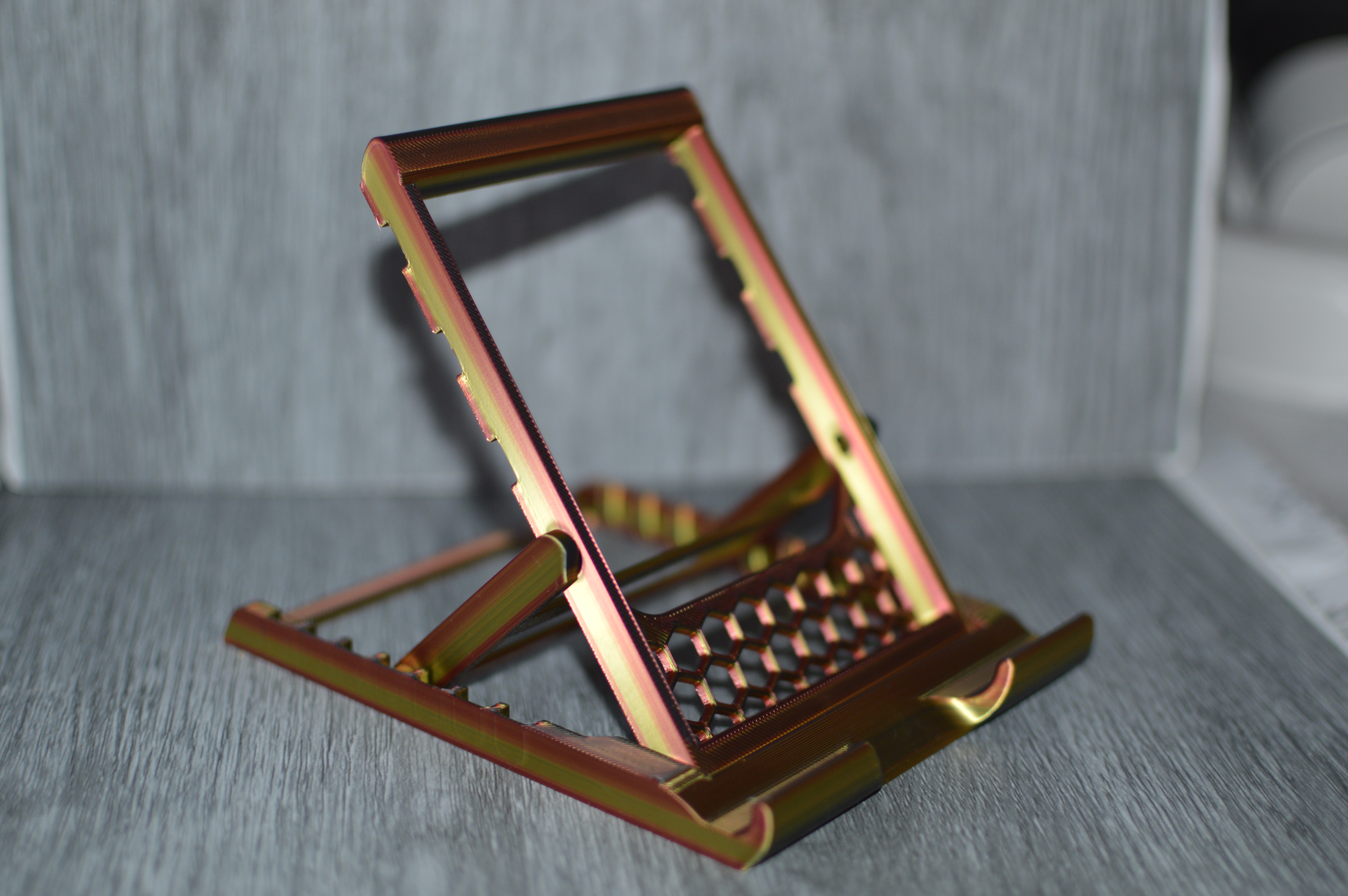 Good size adjustable phone/tablet Holder