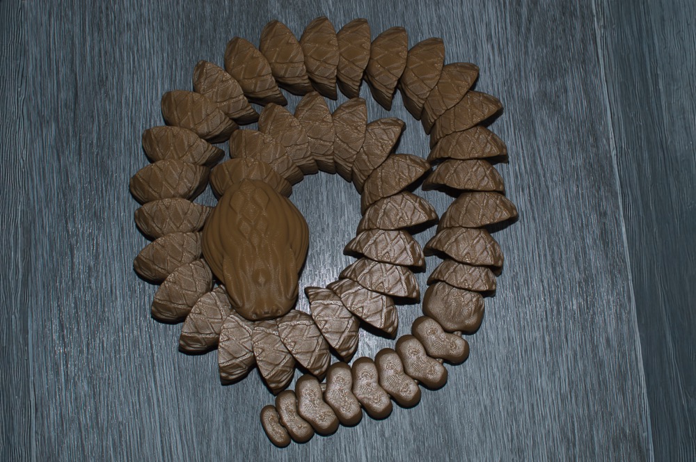 Quality printed rattlesnake measuring 84 cm in in length.