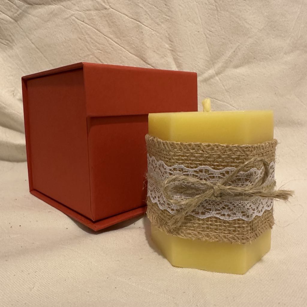 Rankų darbo dekoratyvinė žvakė