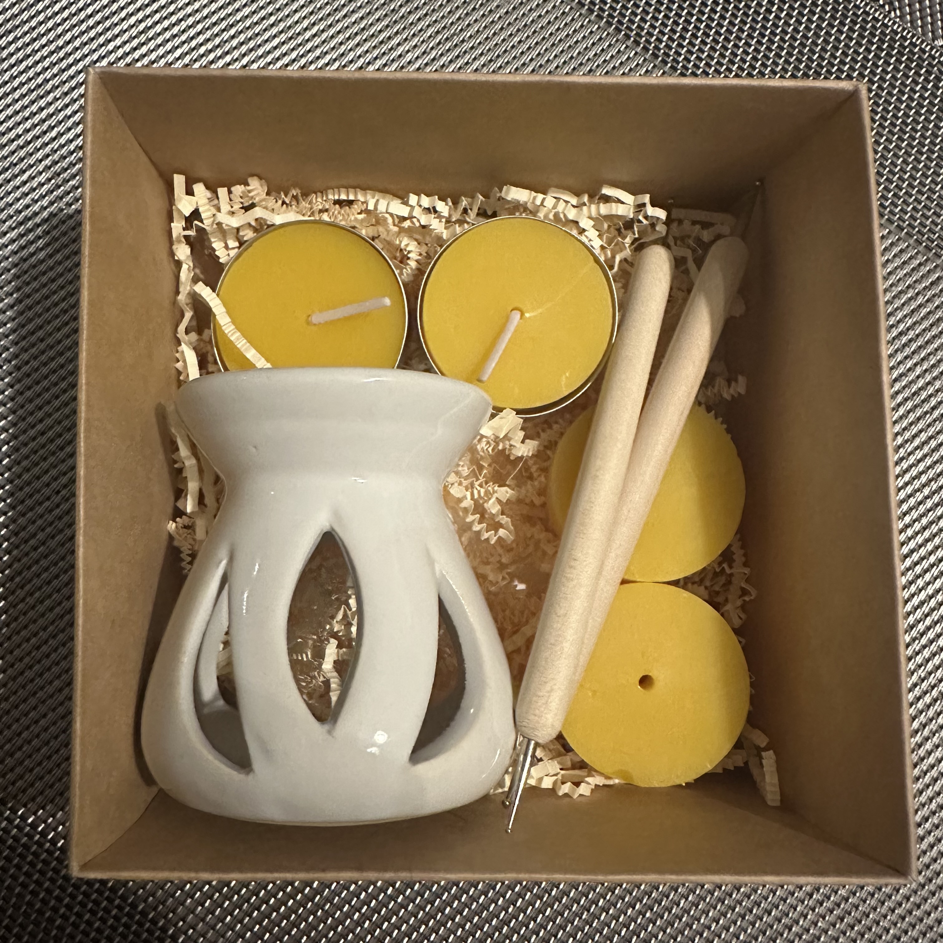 Natūralaus bičių vaško kiaušinių marginimo rinkinys su žvakide