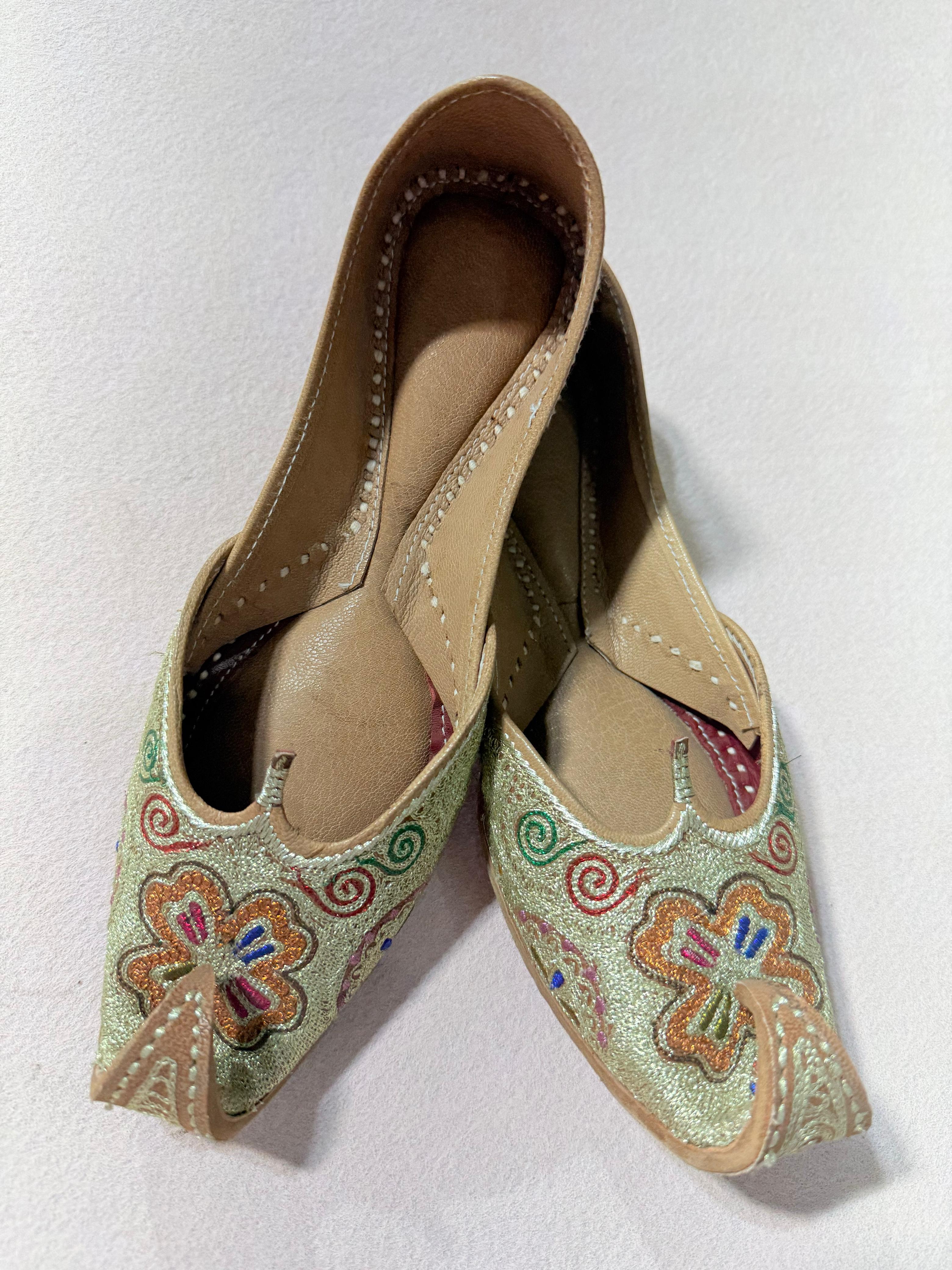 Embroidered Traditional Jutti