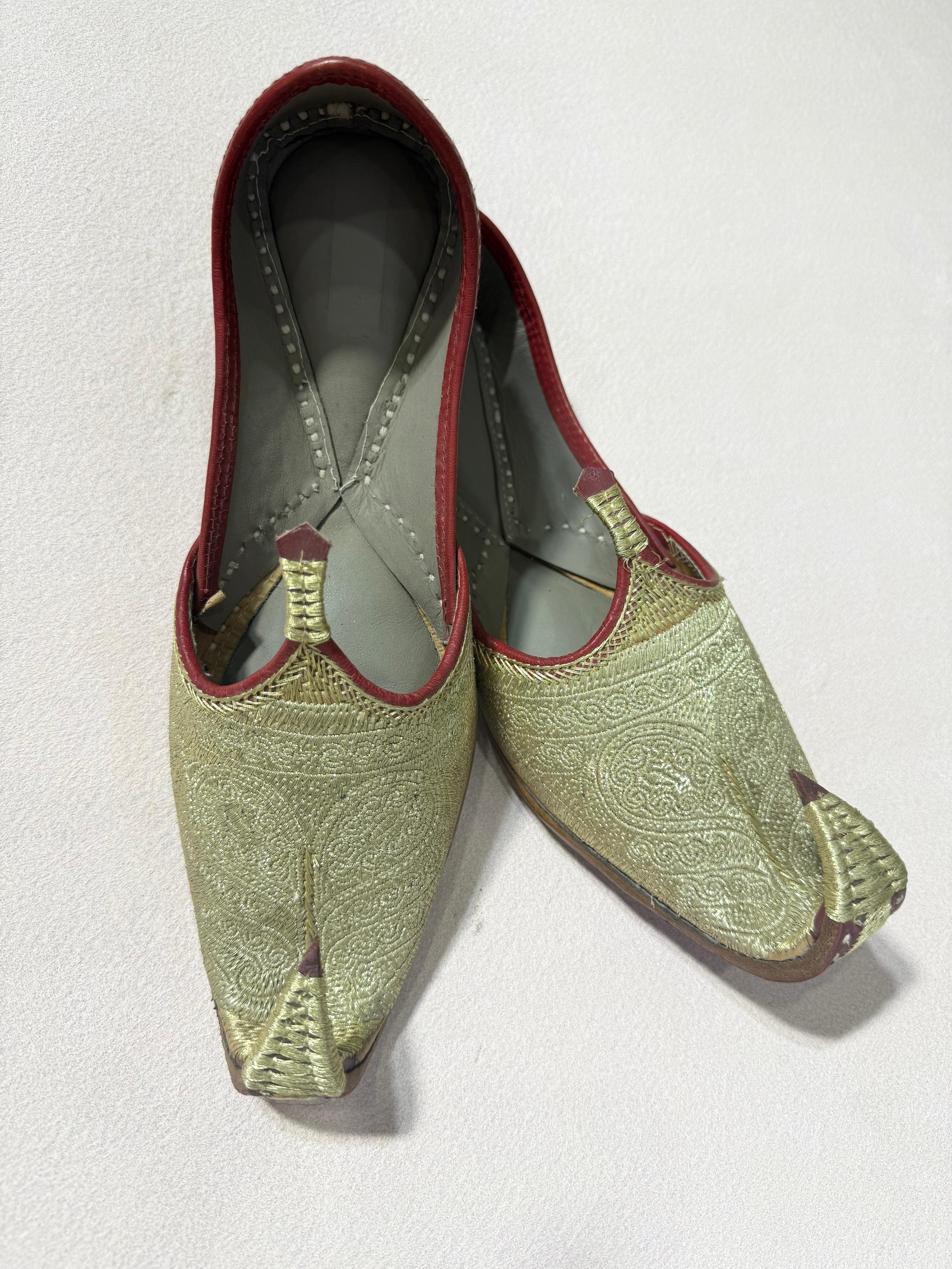Traditional Mojari Shoes