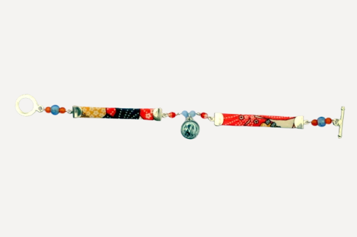 Bracelet Liberty® et médaille de Lourdes émaillée bleu pâle.