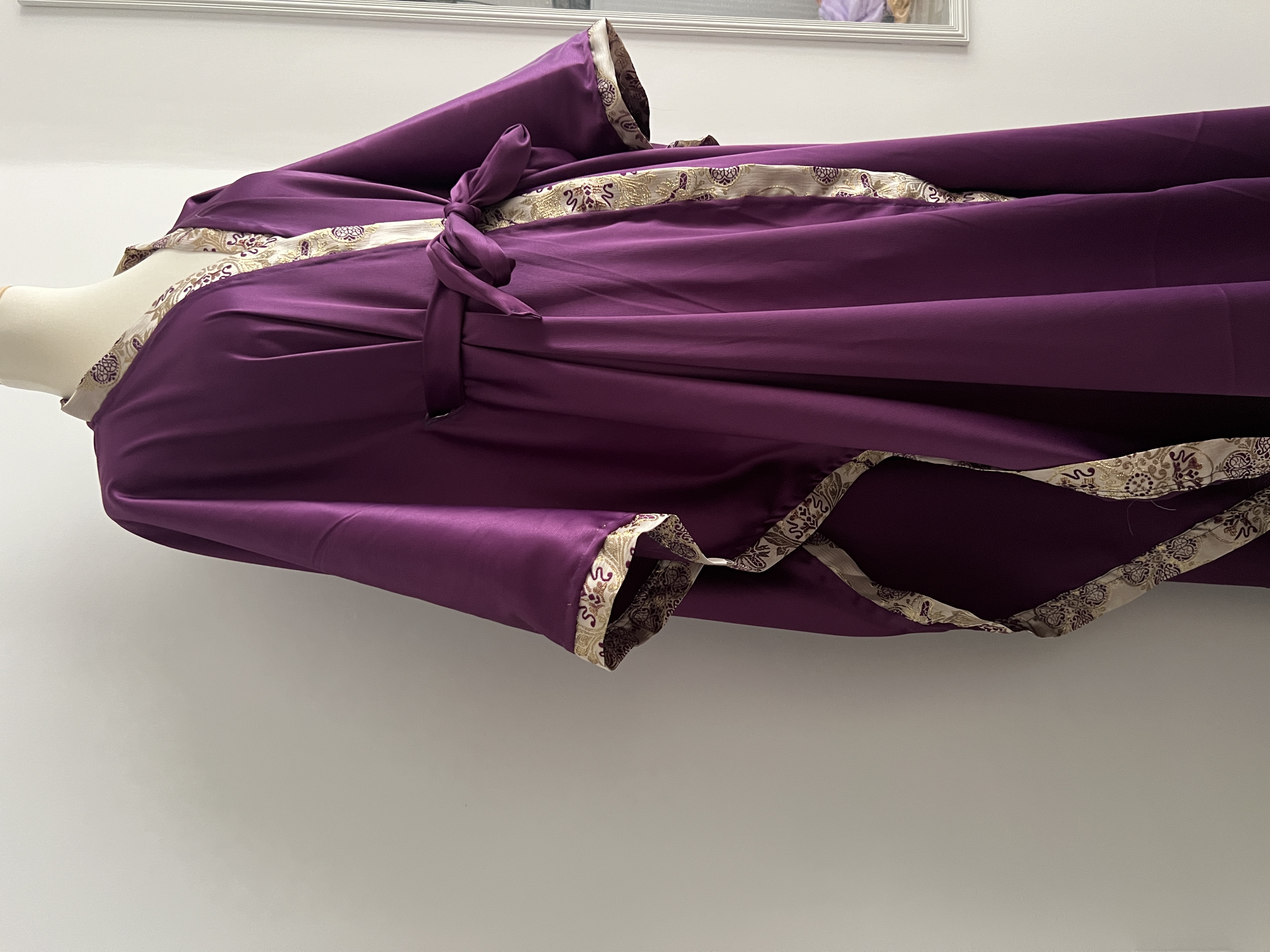 Cape Satin Brocart Violette