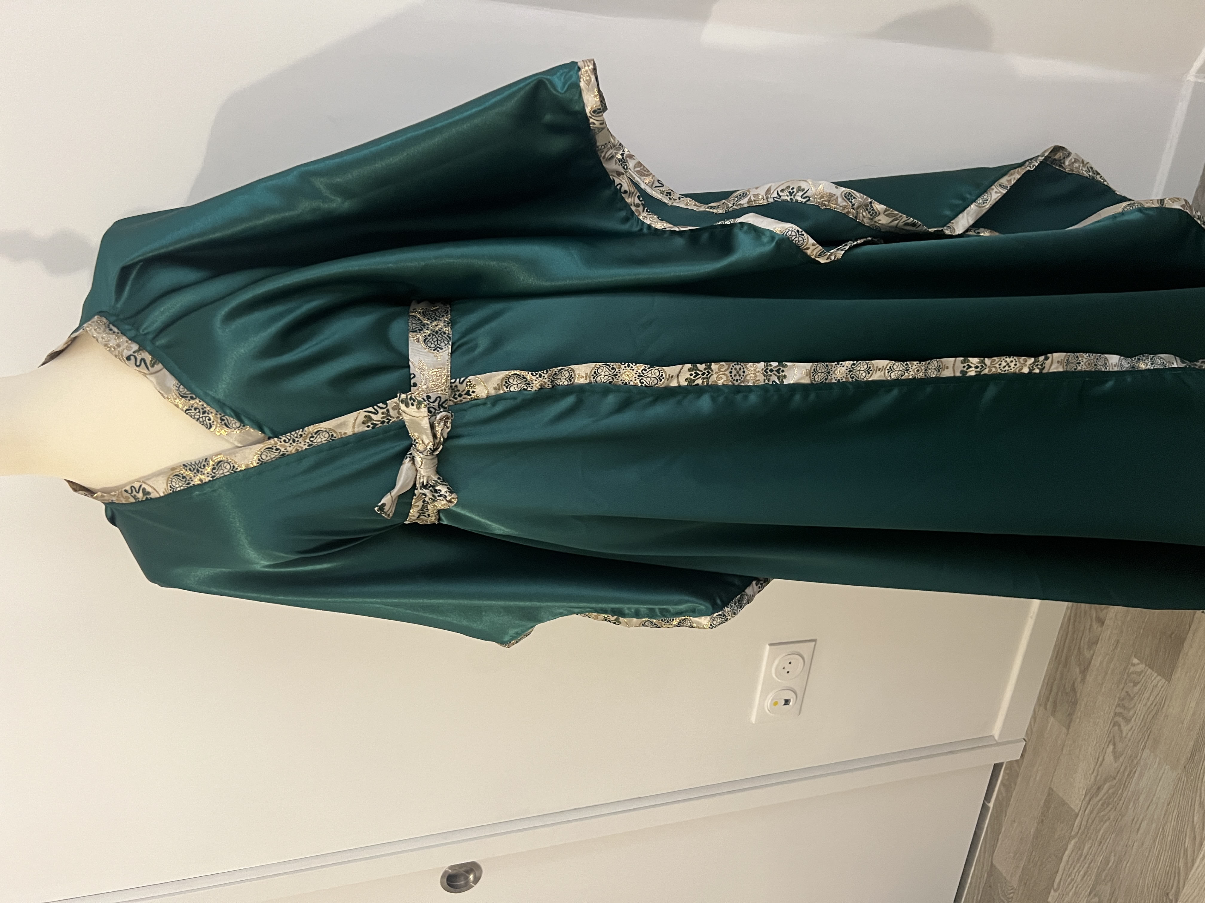 Cape Satin Brocart Verte