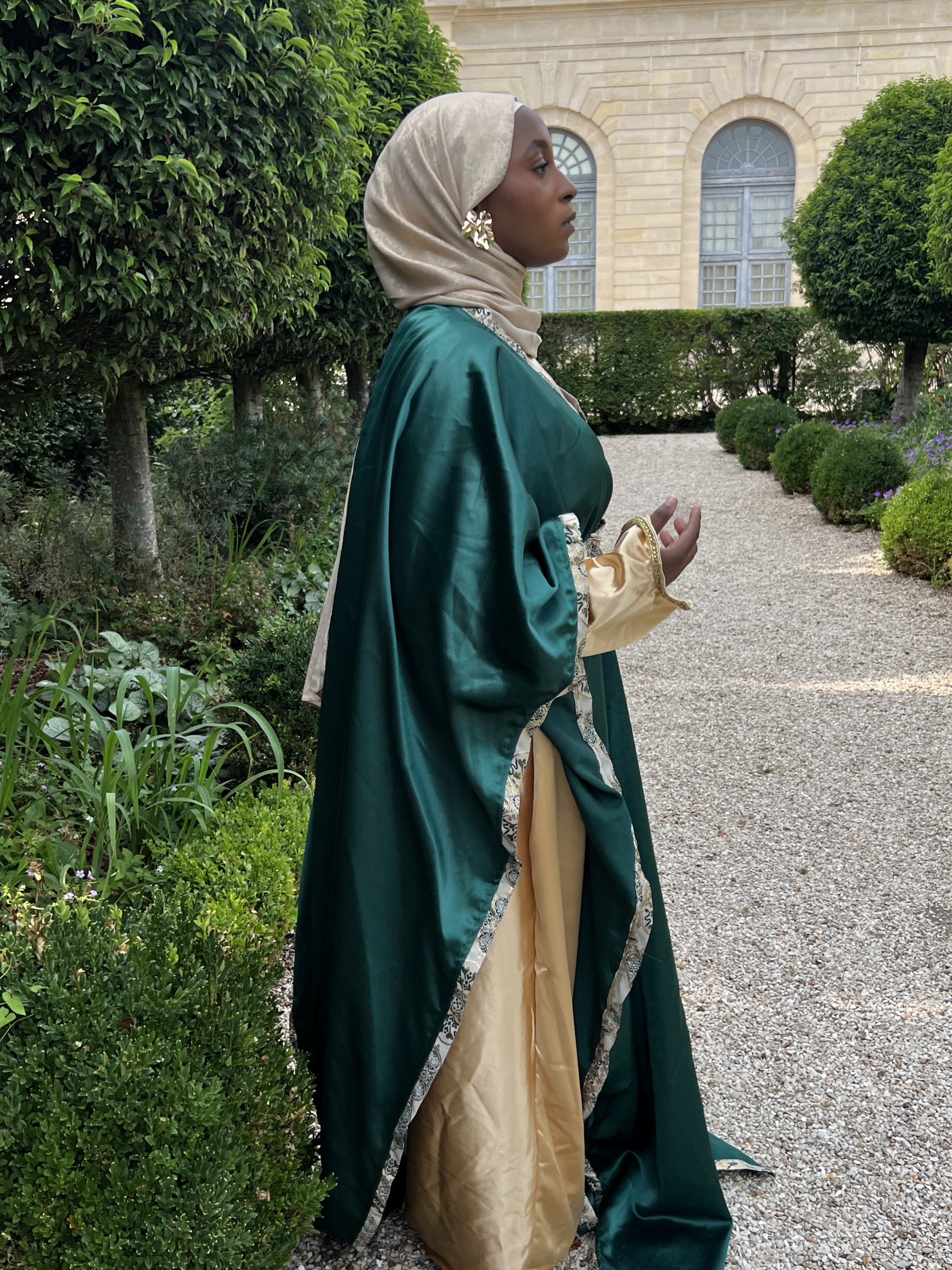 CAPES SATINEES SUR MESURE