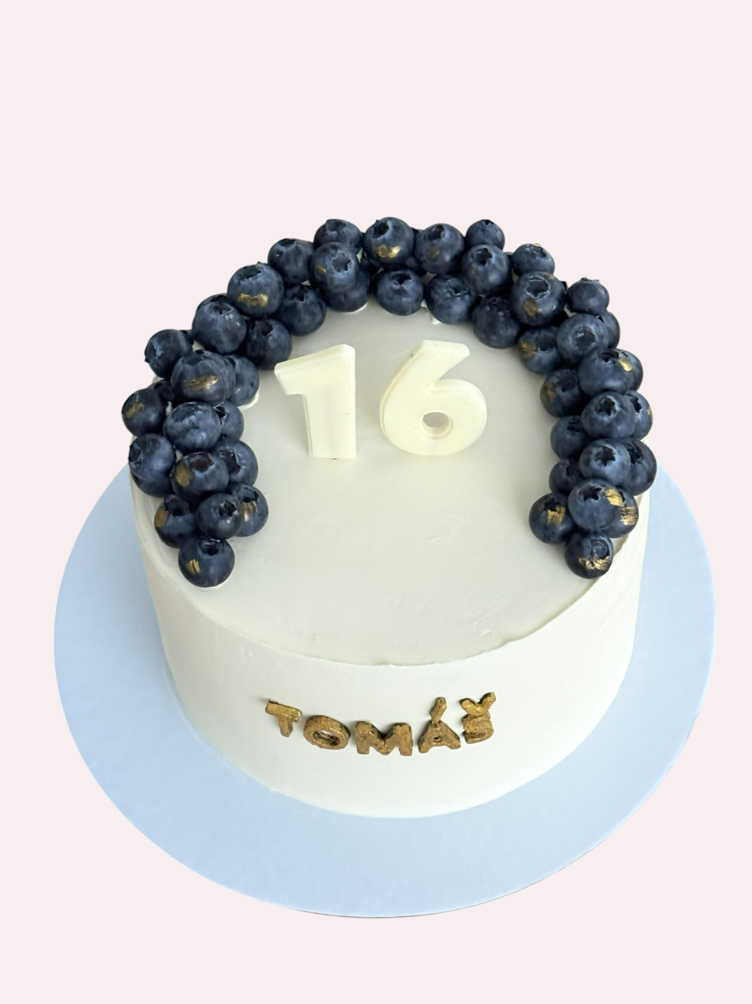 Narodeninová torta s čučoriedkami