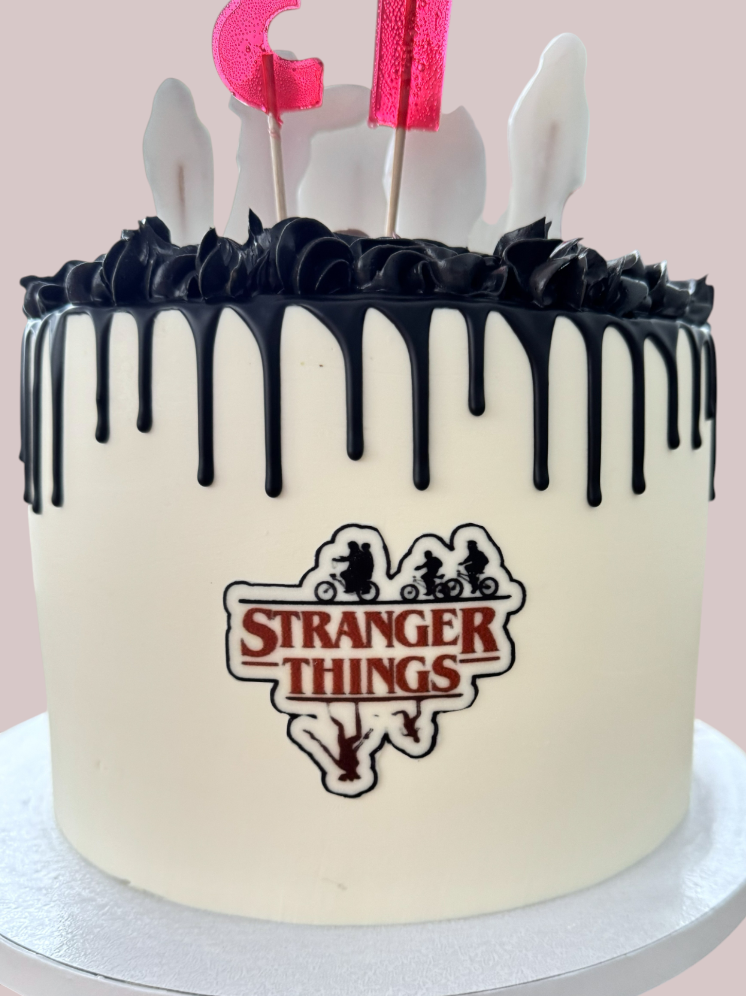 Torta pre fanúšikov „Stranger Things“ 🎧🌑