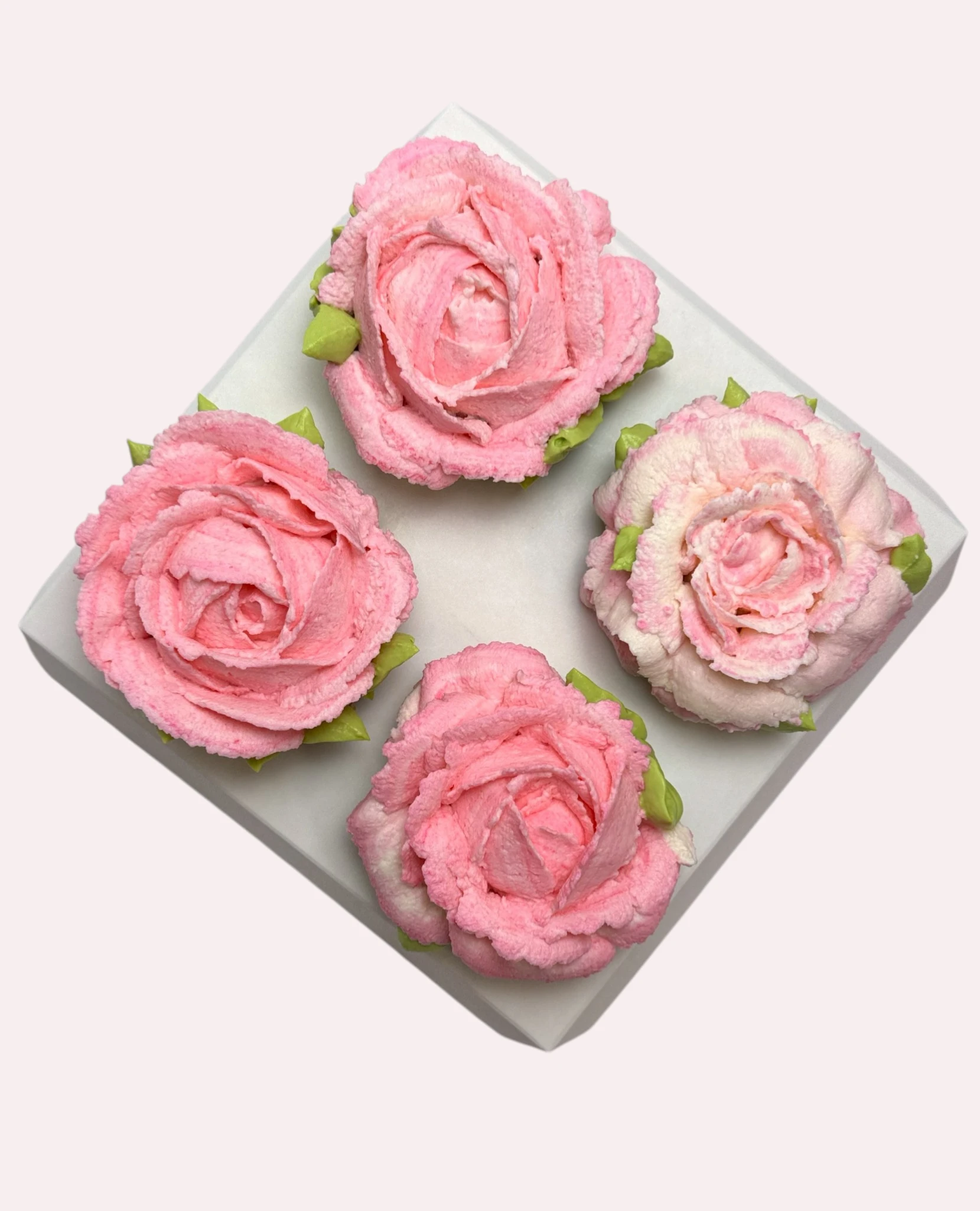 Cupcaky na MDŹ v Bratislave – ruže, ktoré sa dajú ochutnať🩷🤍🌸