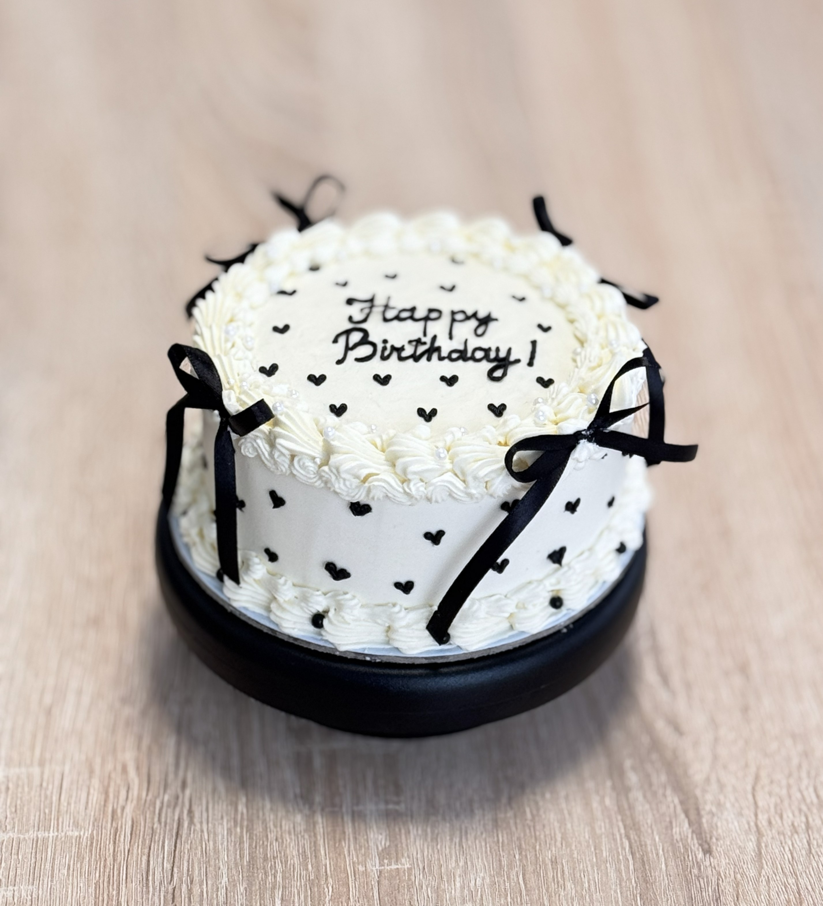 🎀 Elegant Black & White Bento torta