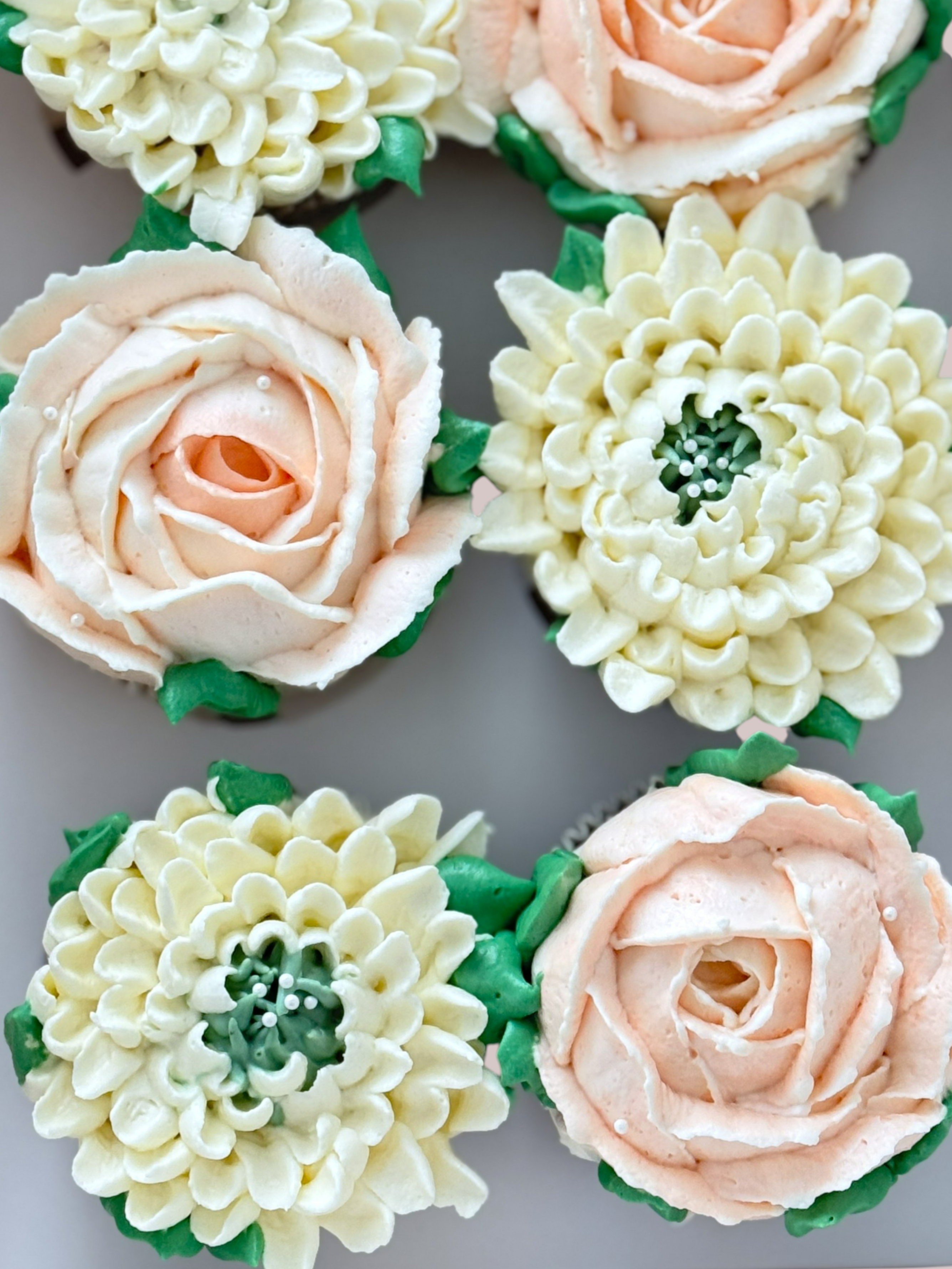 Cupcaky na MDŽ Bratislava – jedlé kvety ako darček 🌸