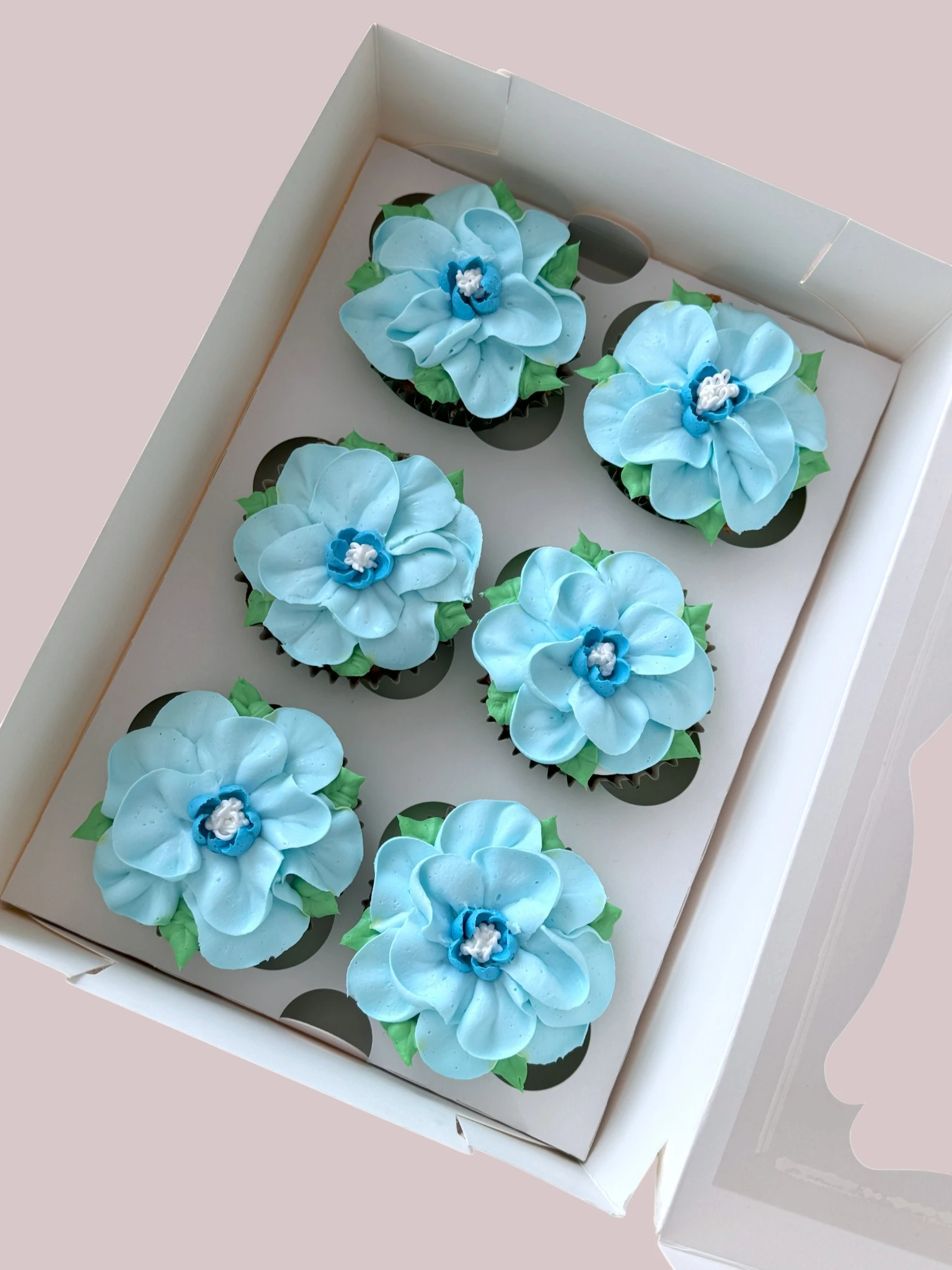 Cupcaky na 8. marec v Bratislave – jemné kvety, ktoré sa dajú ochutnať 💙🌸