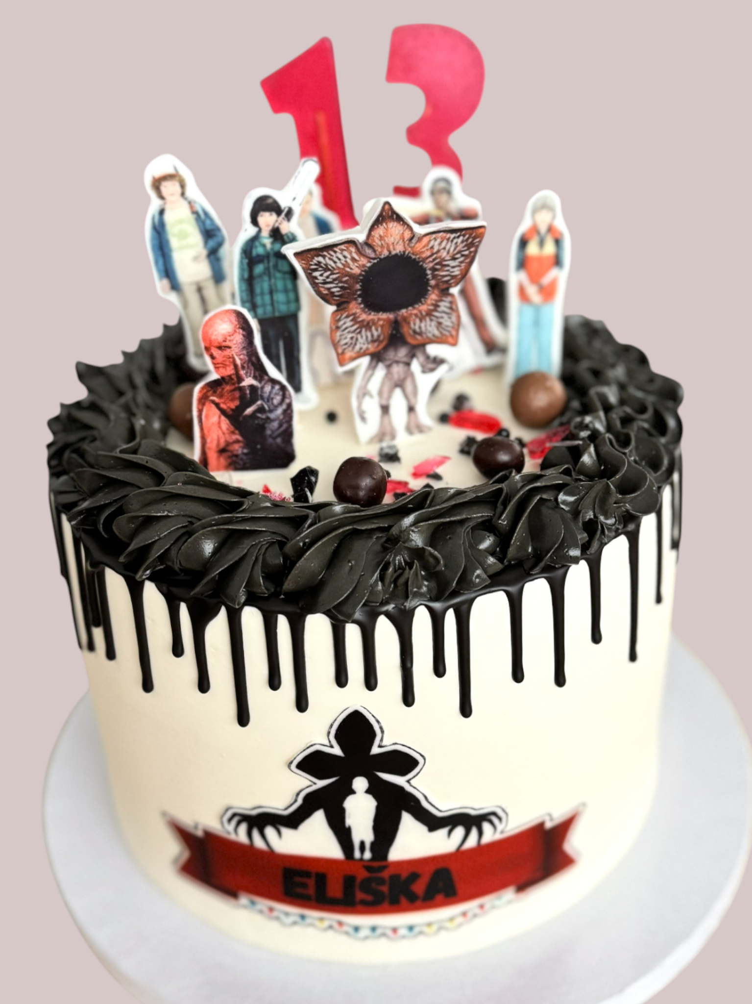 Torta pre fanúšikov „Stranger Things“ 🎧🌑