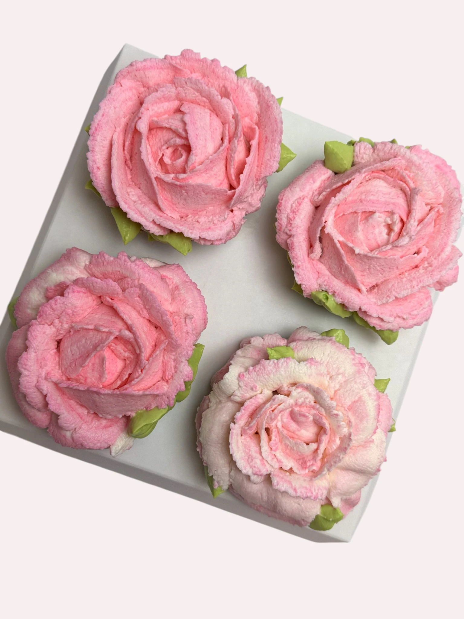 Cupcaky na MDŹ v Bratislave – ruže, ktoré sa dajú ochutnať🩷🤍🌸