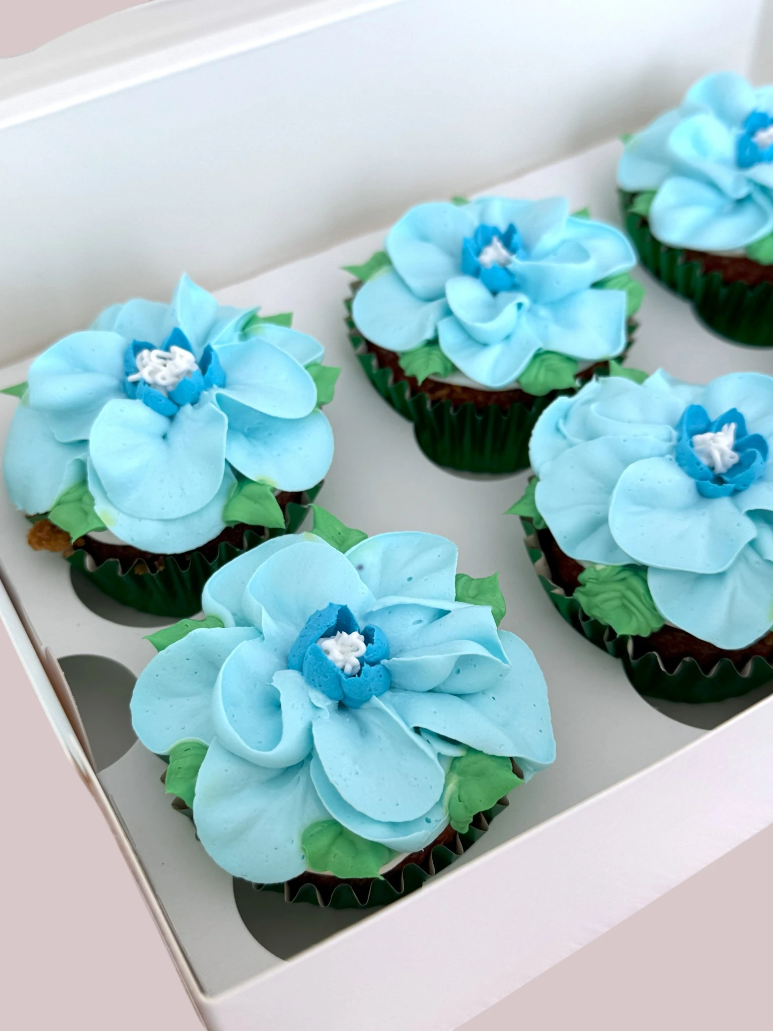 Cupcaky na 8. marec v Bratislave – jemné kvety, ktoré sa dajú ochutnať 💙🌸