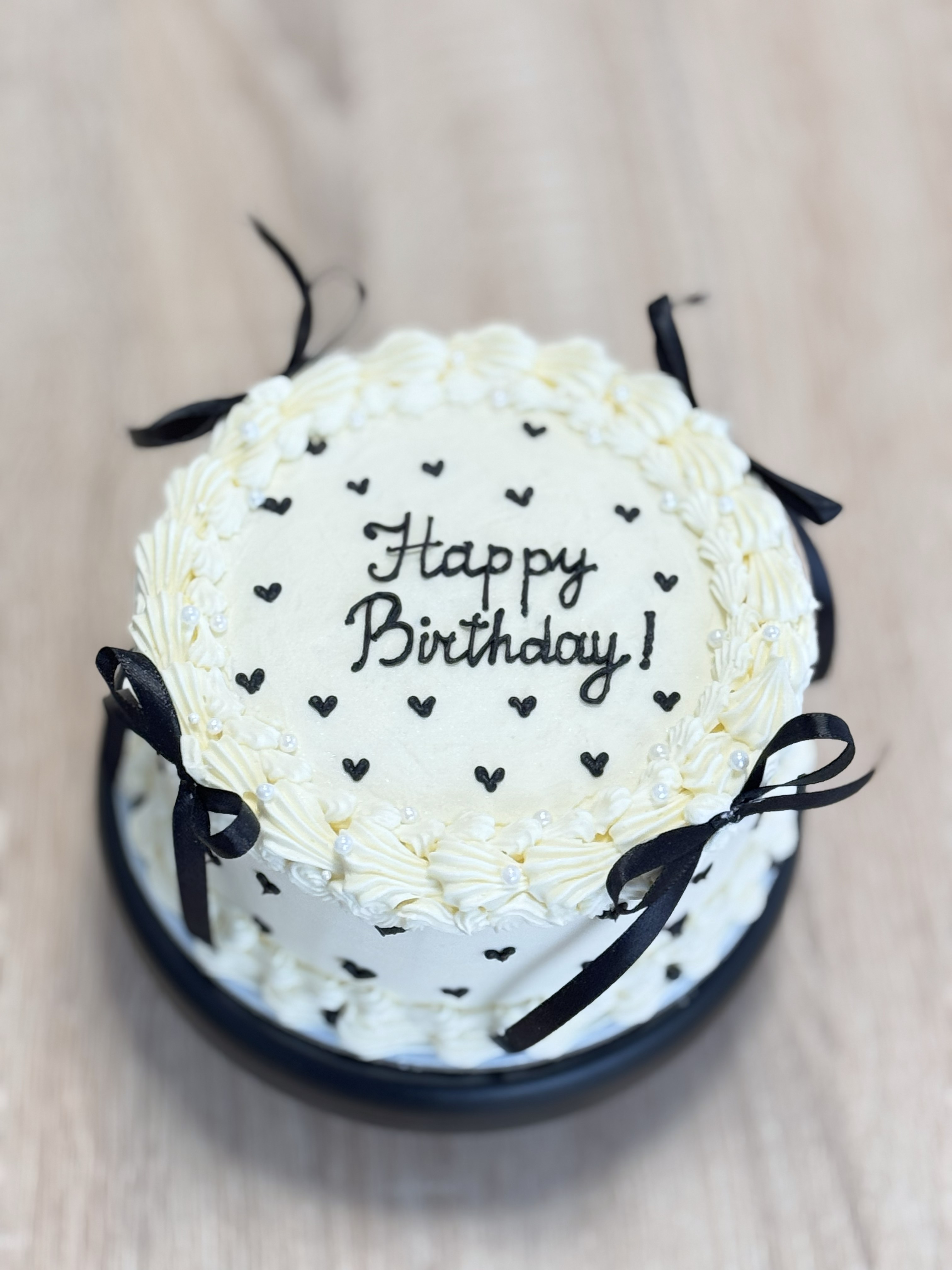 🎀 Elegant Black & White Bento torta