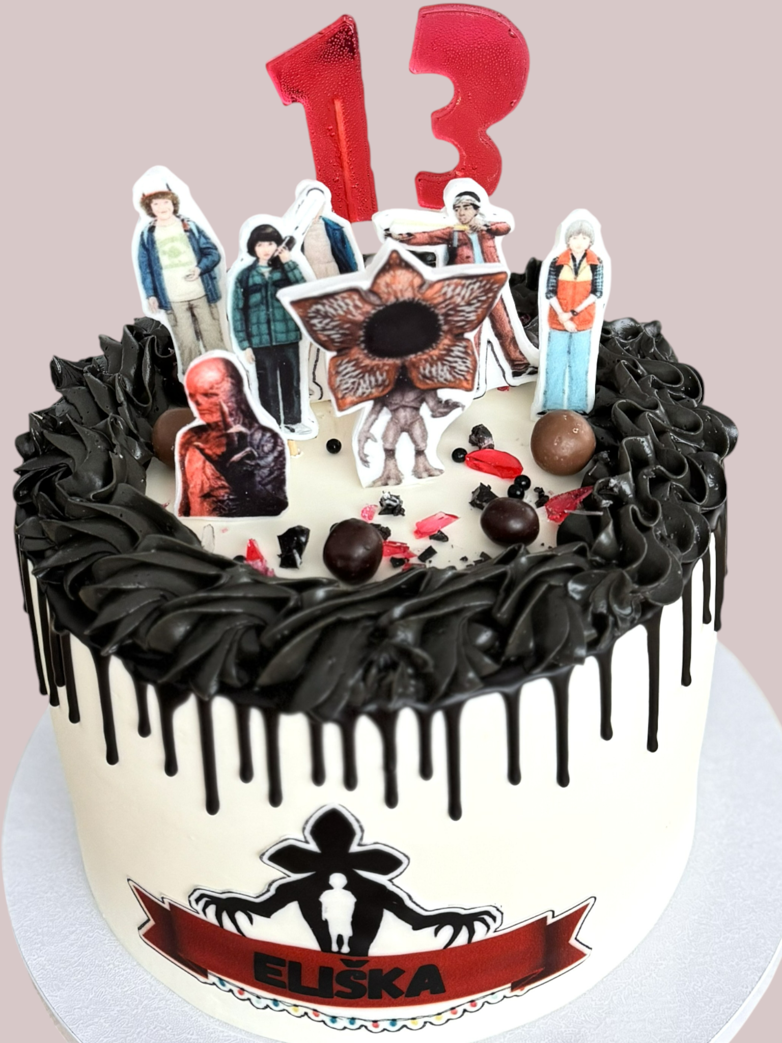 Torta pre fanúšikov „Stranger Things“ 🎧🌑