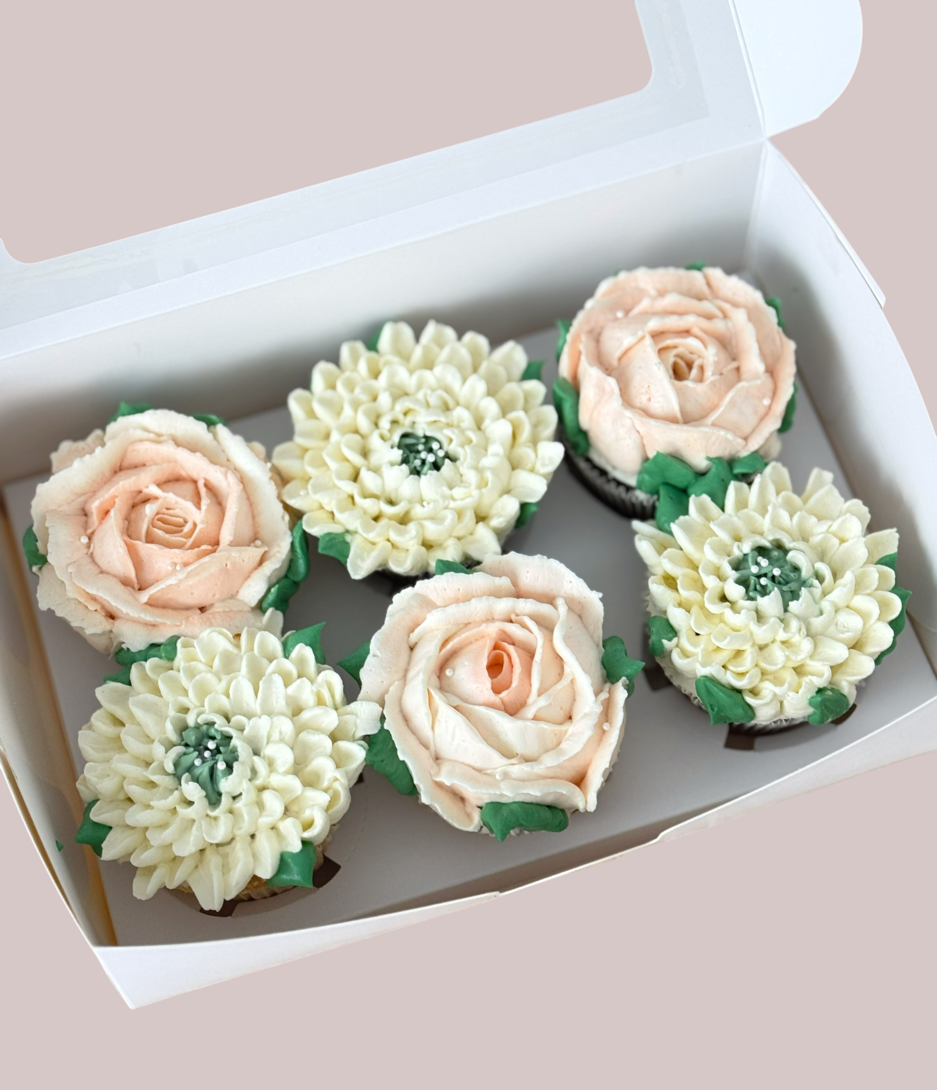 Cupcaky na MDŽ Bratislava – jedlé kvety ako darček 🌸