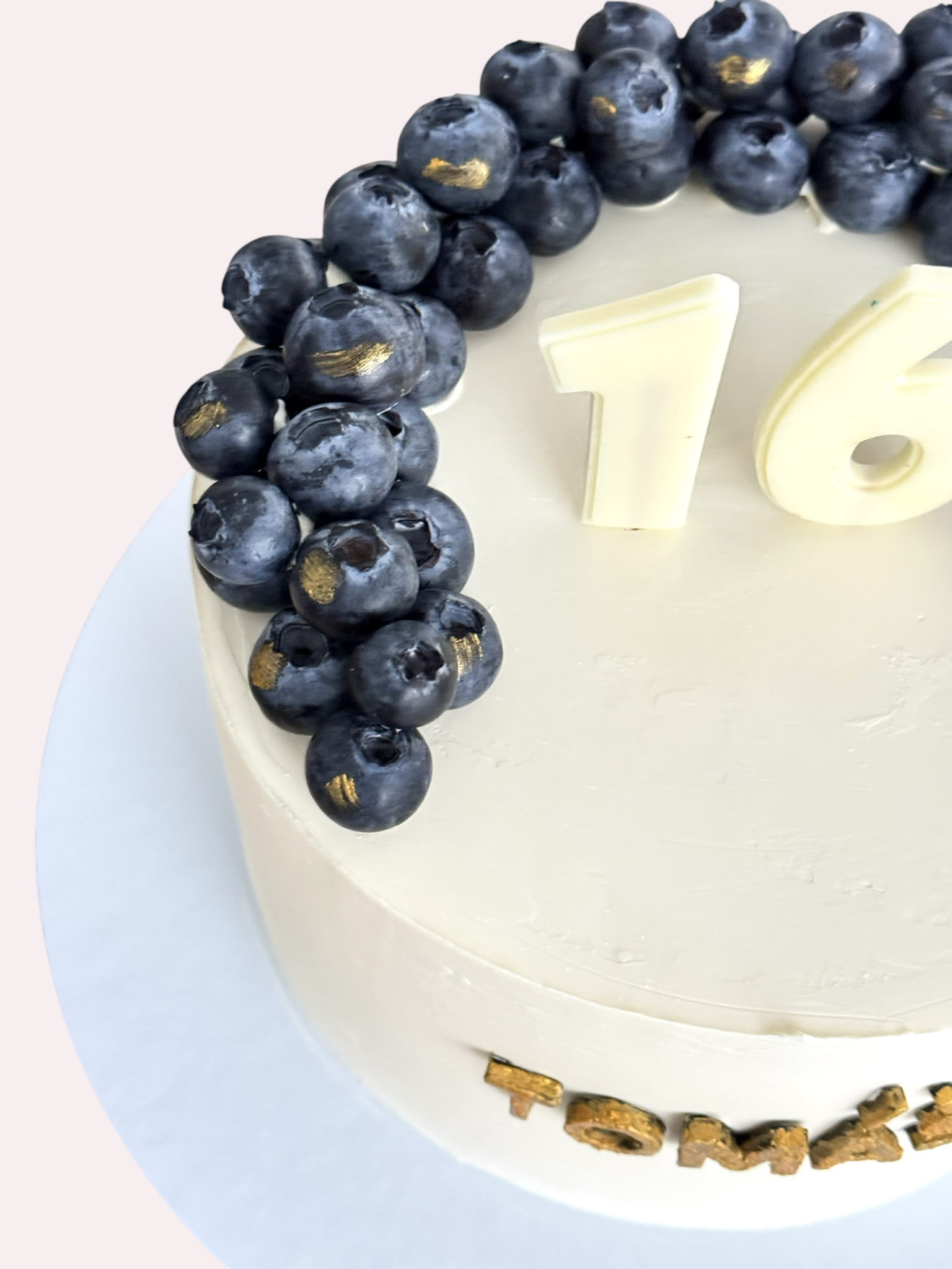 Narodeninová torta s čučoriedkami