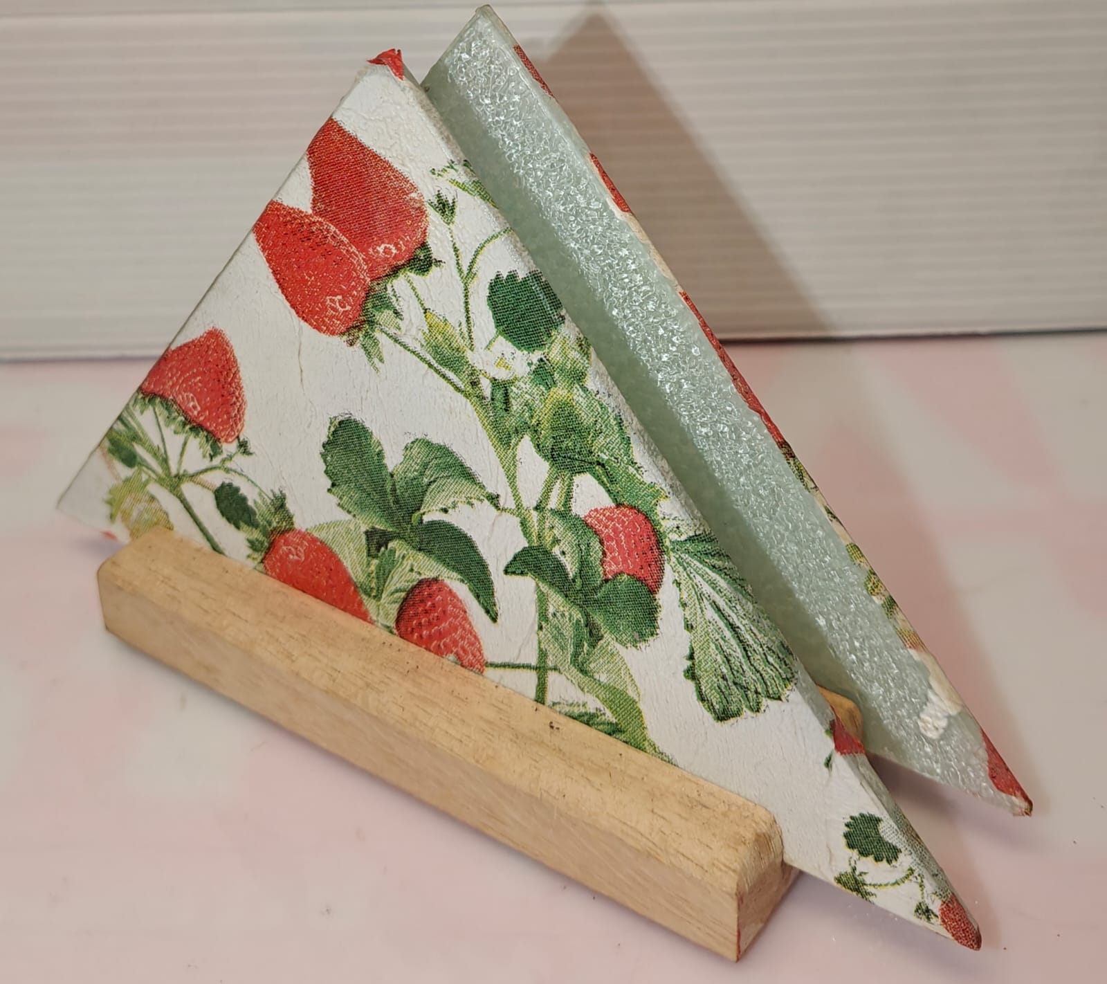 TISSUE HOLDER