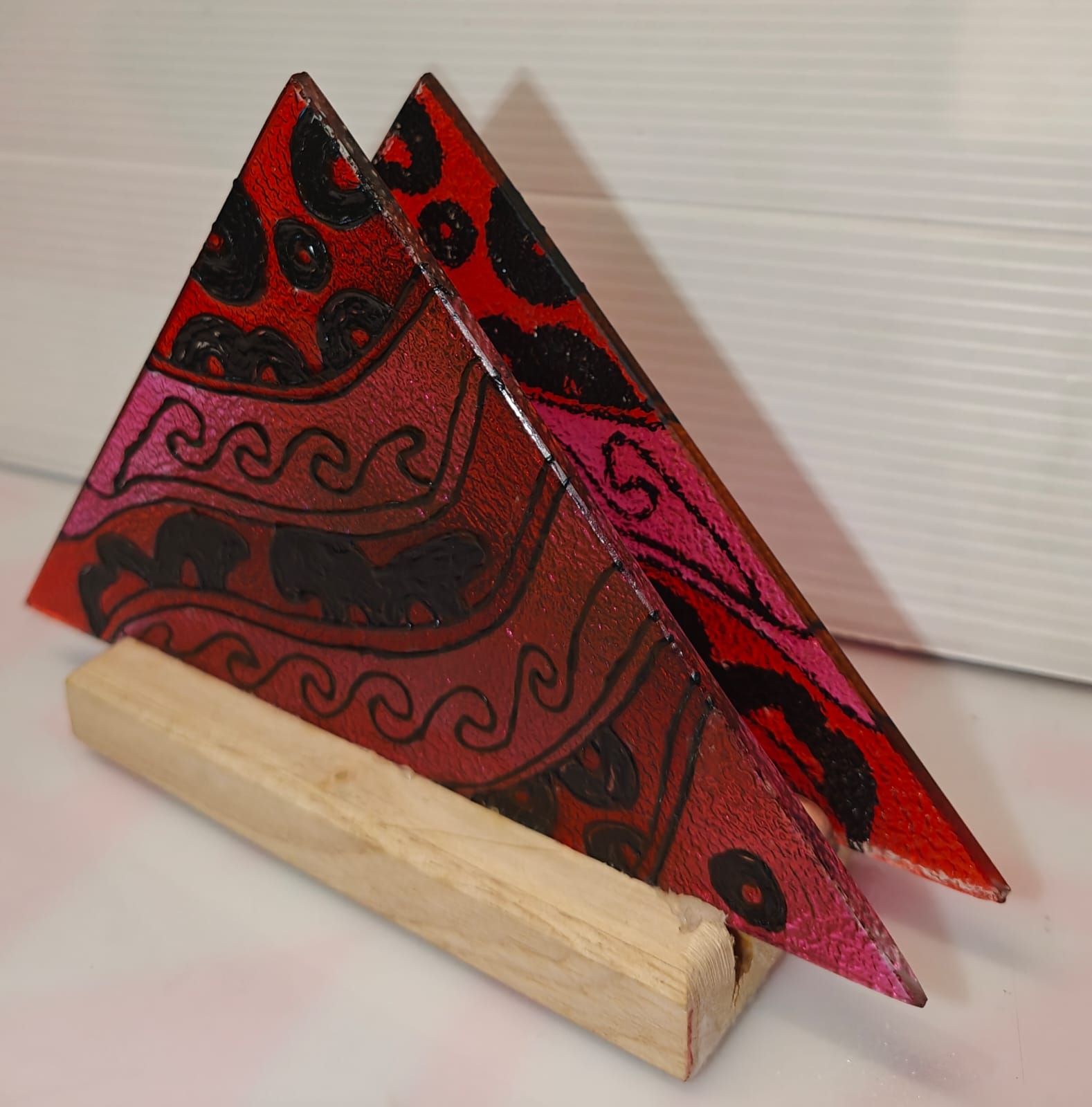 HAND-PAINTED TISSUE HOLDER