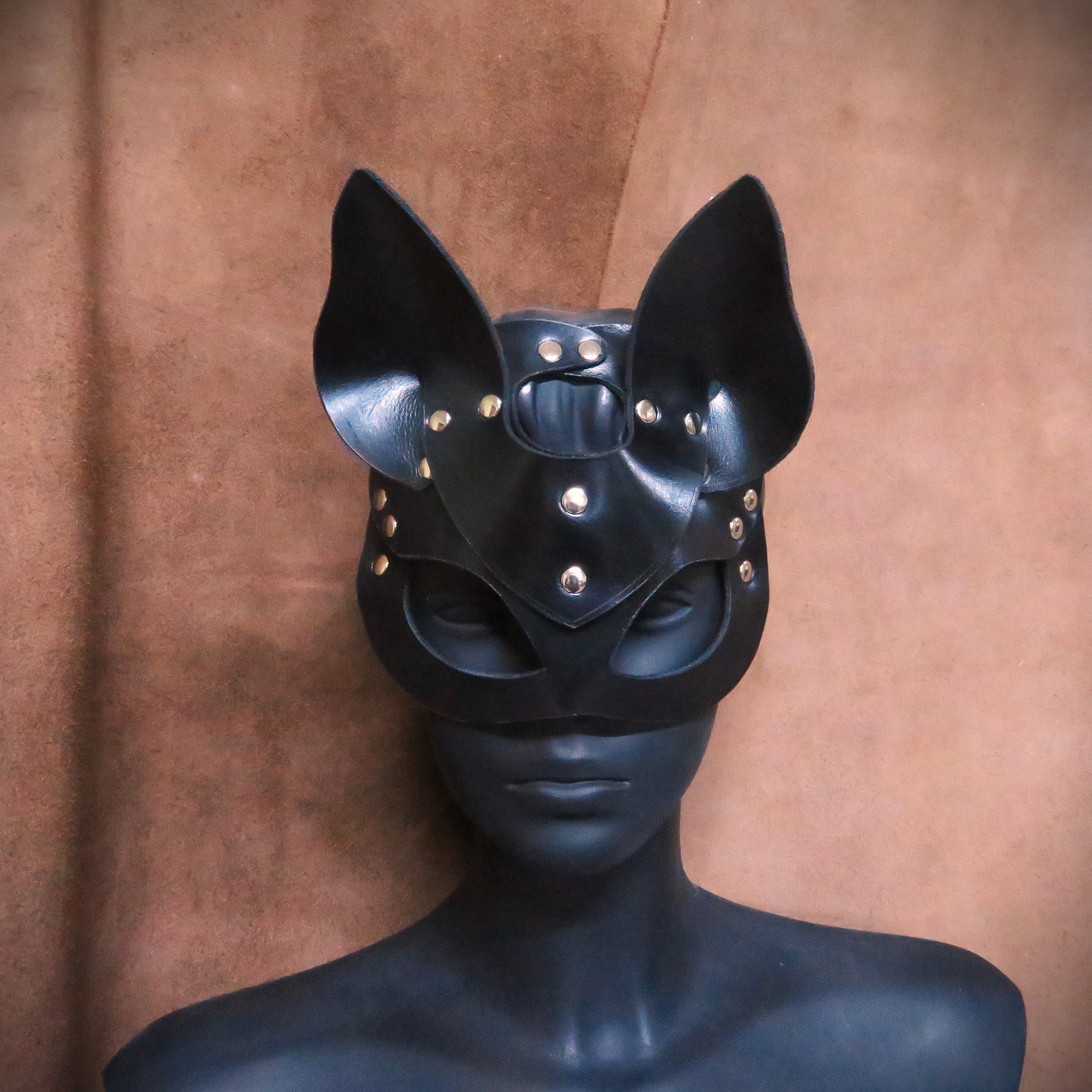 Black Leather Wolf Mask – Unleash Your Wild Side with Bold Elegance