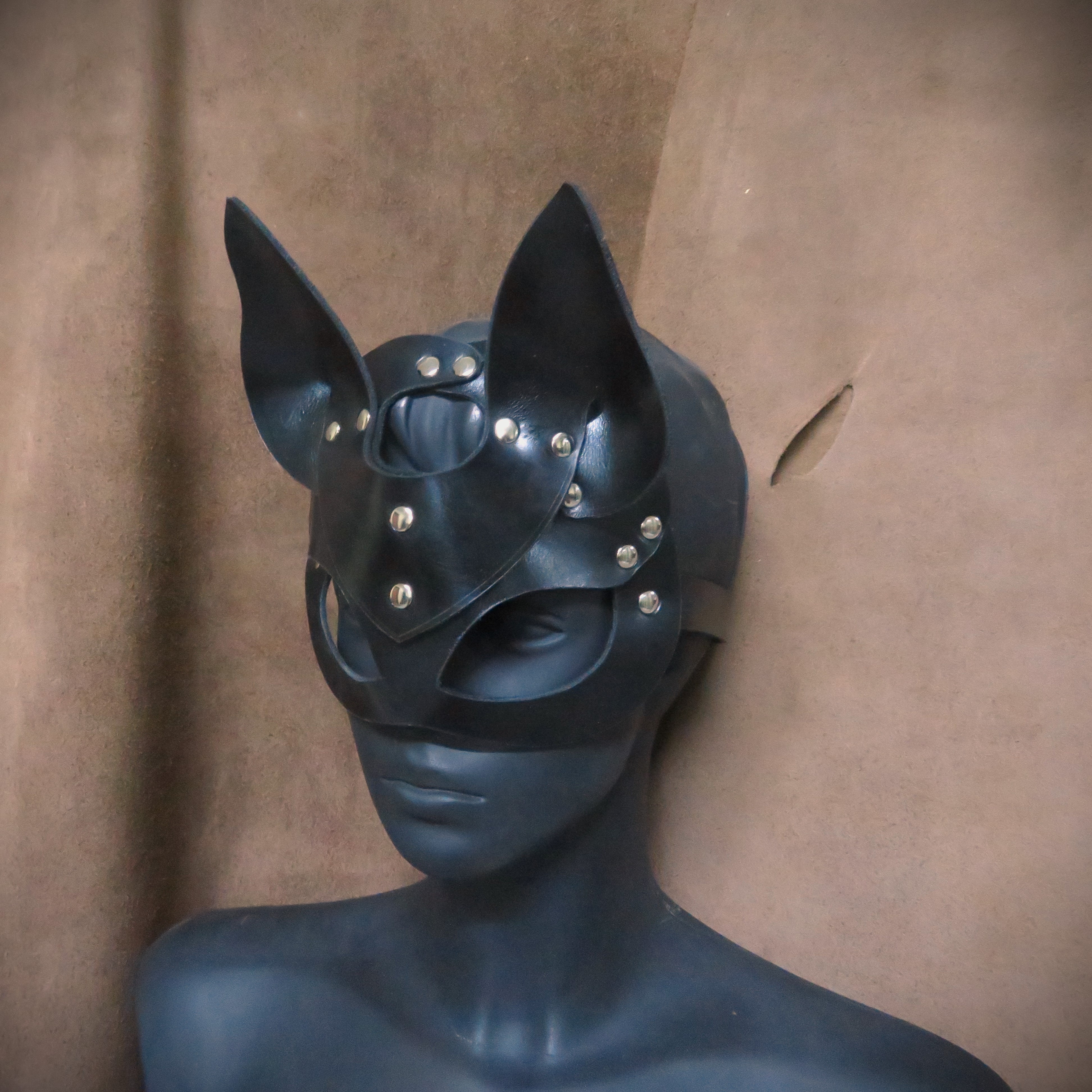 Black Leather Wolf Mask – Unleash Your Wild Side with Bold Elegance