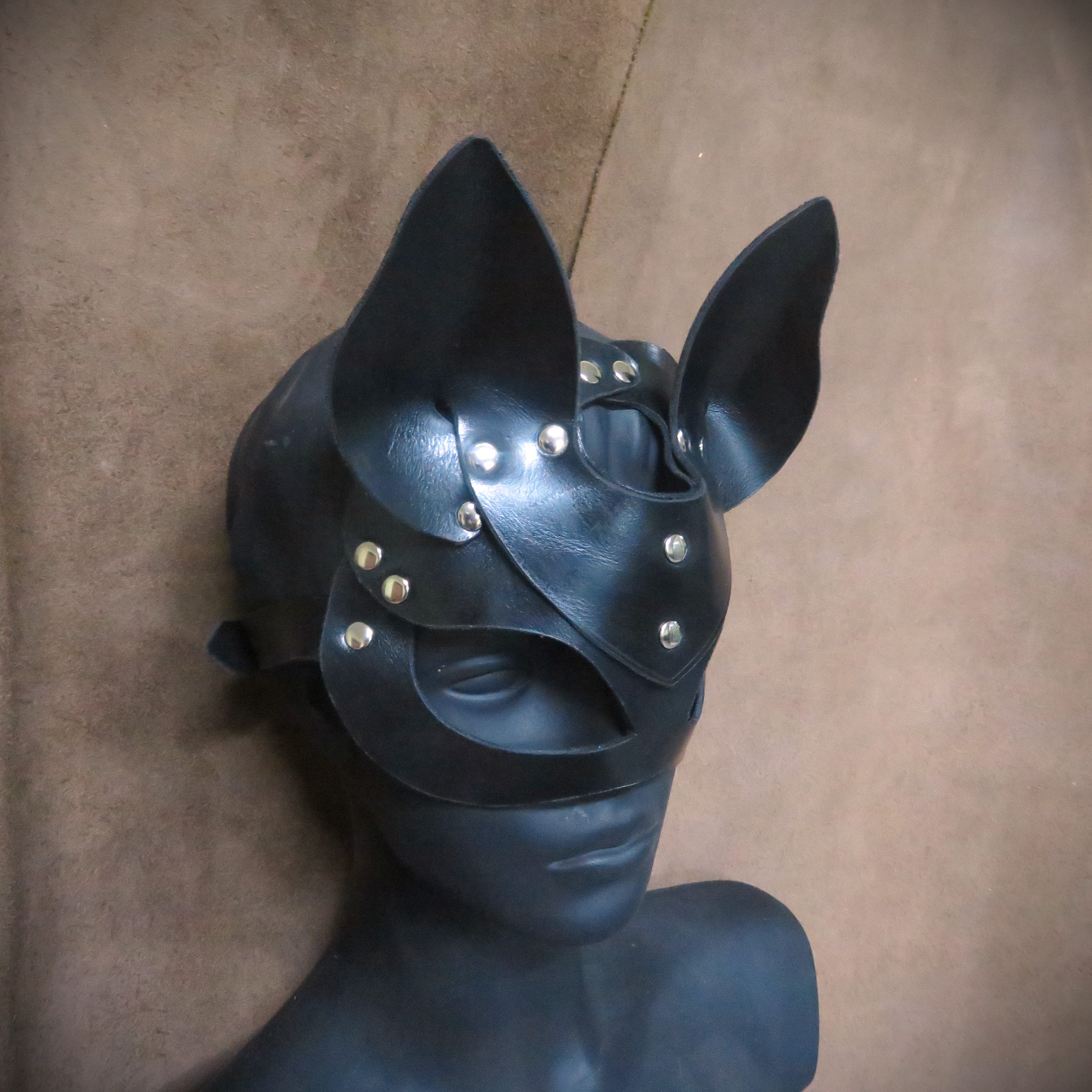Black Leather Wolf Mask – Unleash Your Wild Side with Bold Elegance