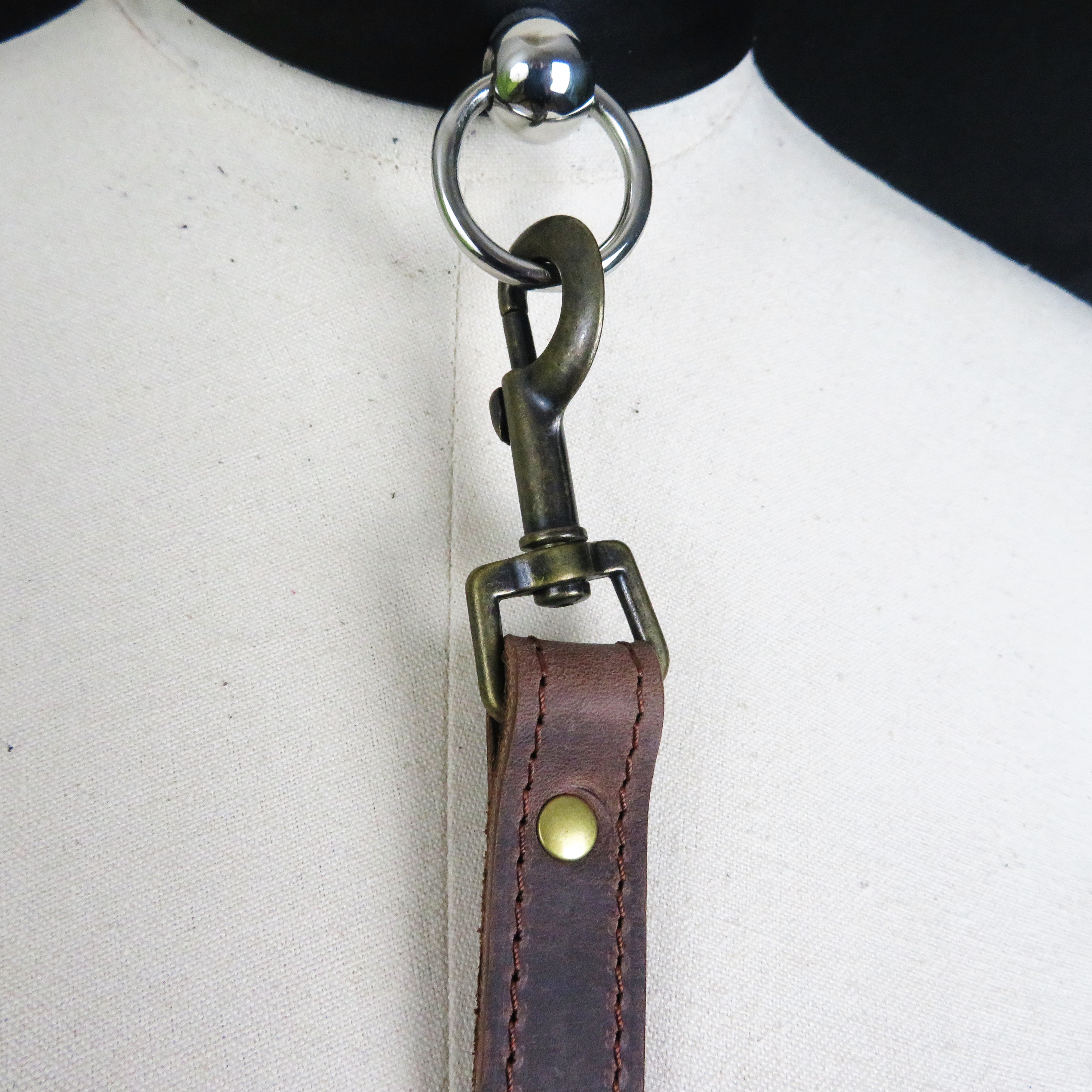  Handmade Brown Leather Leash – Elegant & Durable Bondage Accessory