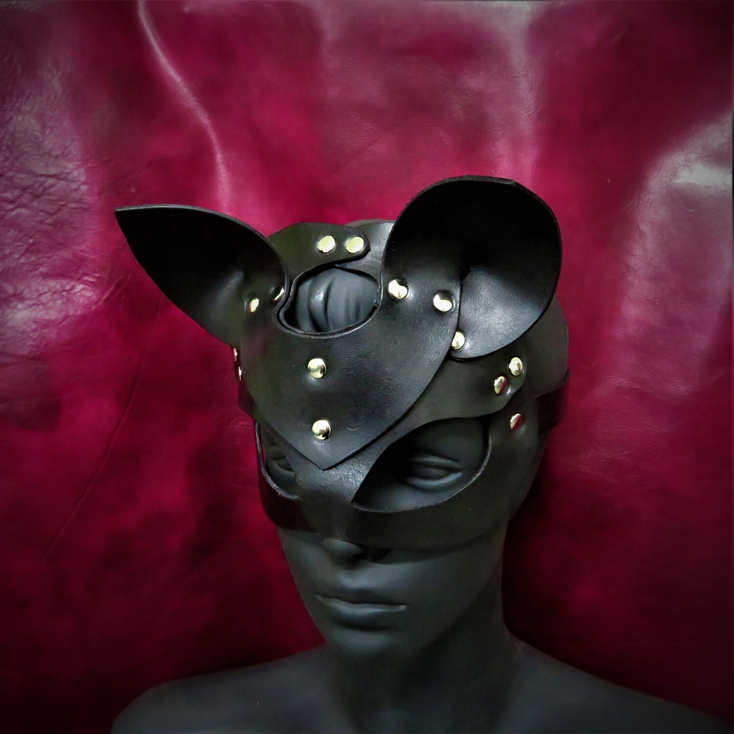 Handcrafted Leather Cat Mask – Mysterious & Alluring Costume Accessory