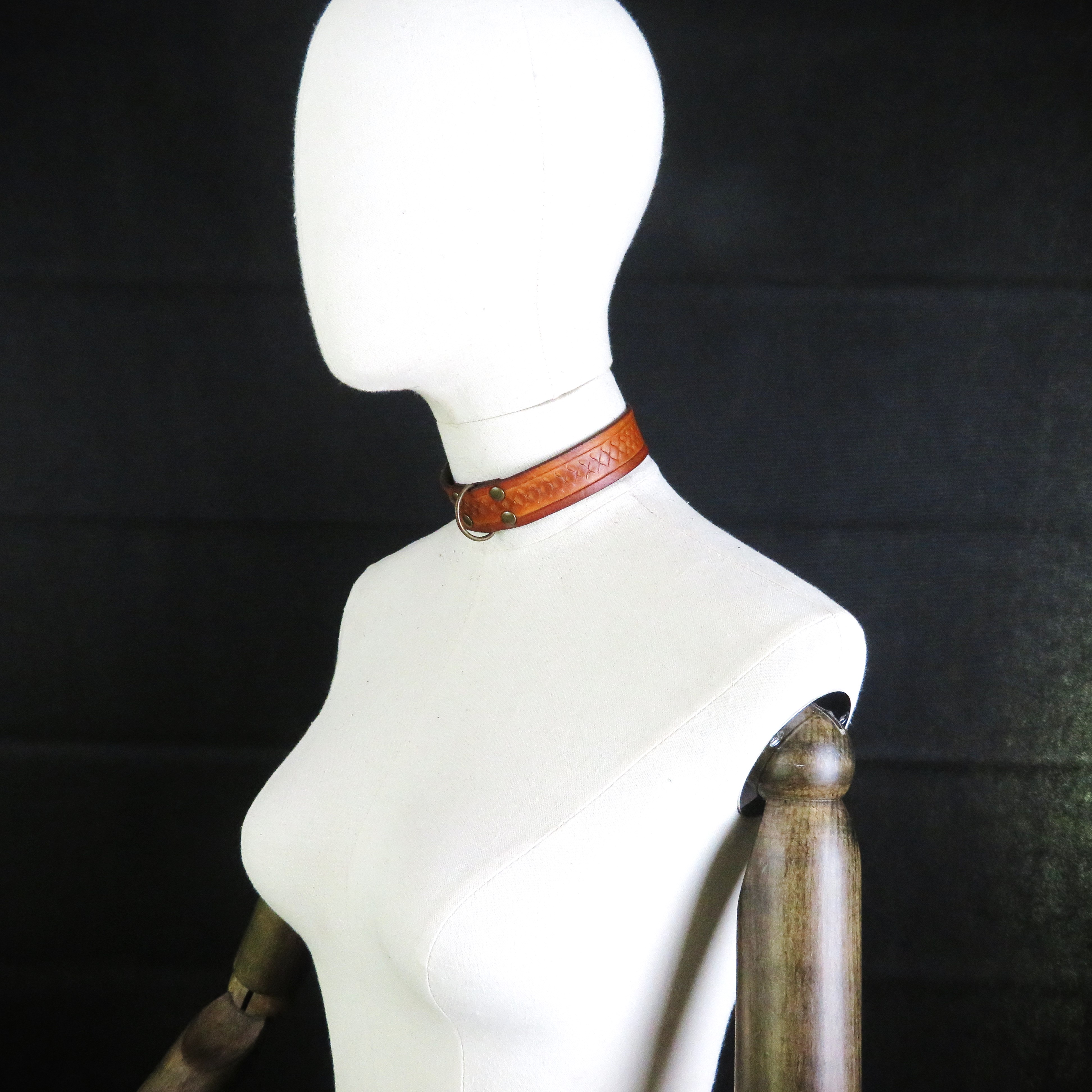 Handcrafted Vegetable-Tanned Leather Collar – Adjustable & Durable
