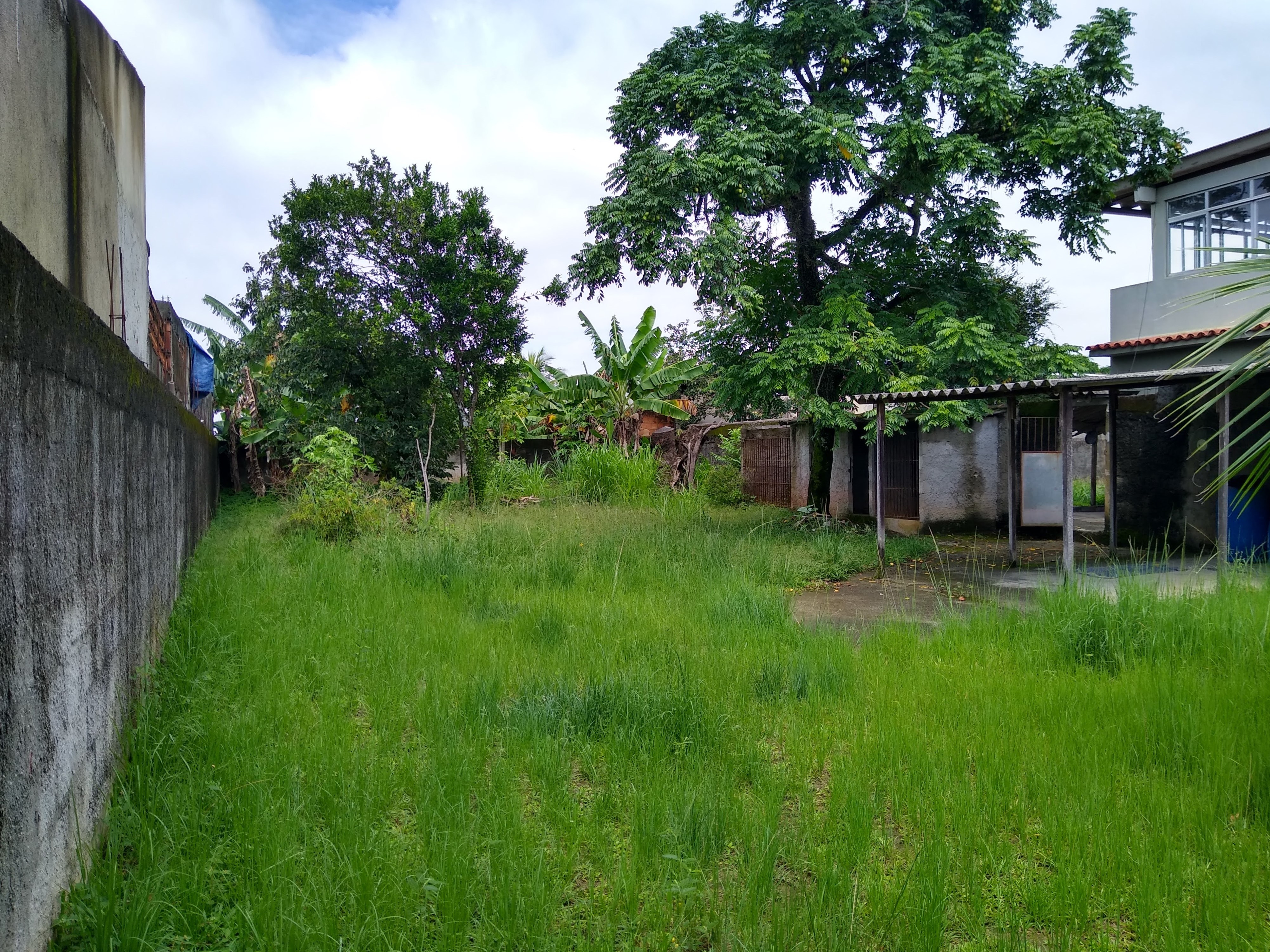 Terreno de 360m² - Plano e Murado