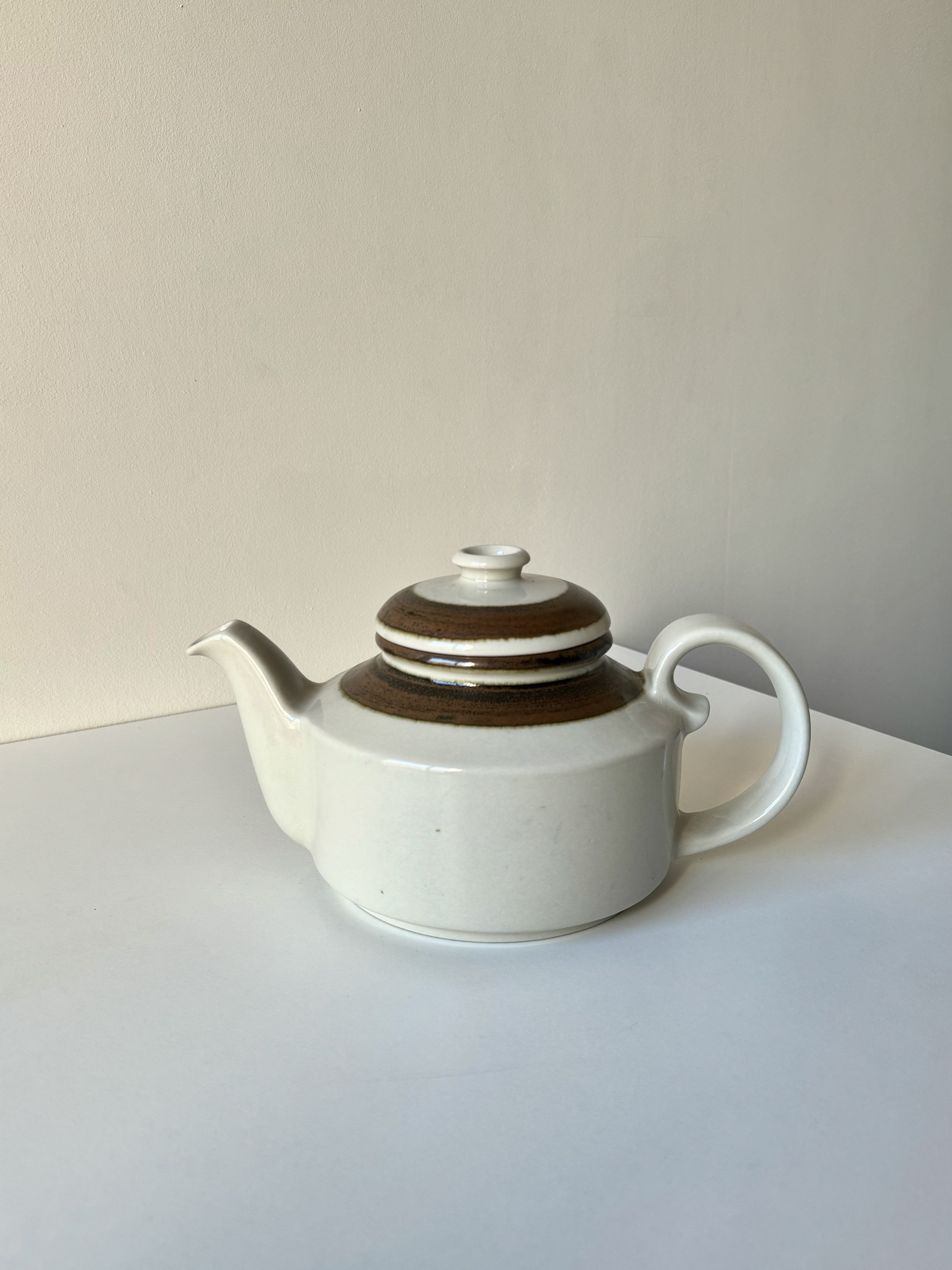Teapot ceramic Arabia KARELIA designed by Anja Jaatinen Winquist