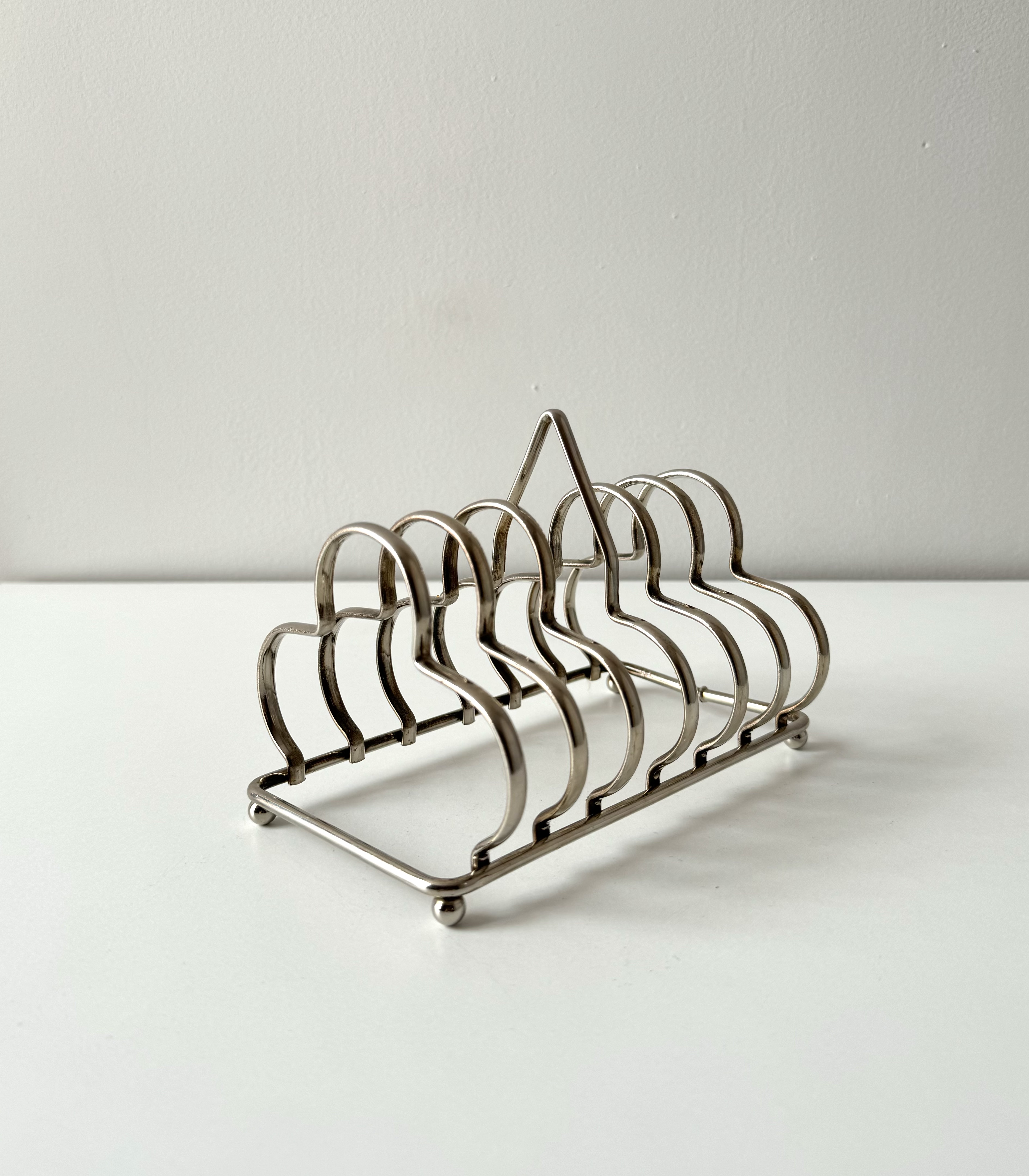 Toast Rack, made in England, silver-plated metal, holds 6 slices of bread