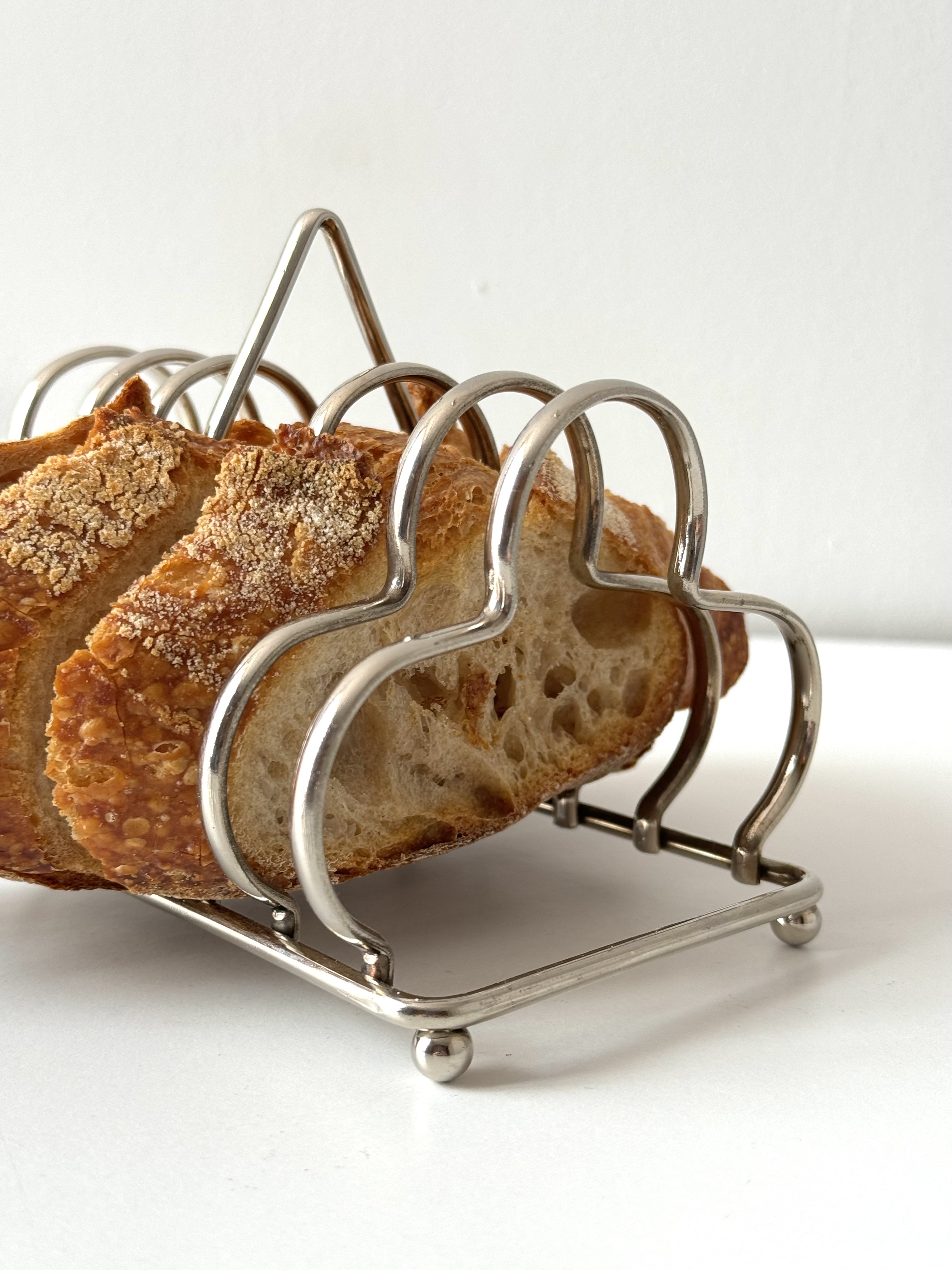 Toast Rack, made in England, silver-plated metal, holds 6 slices of bread