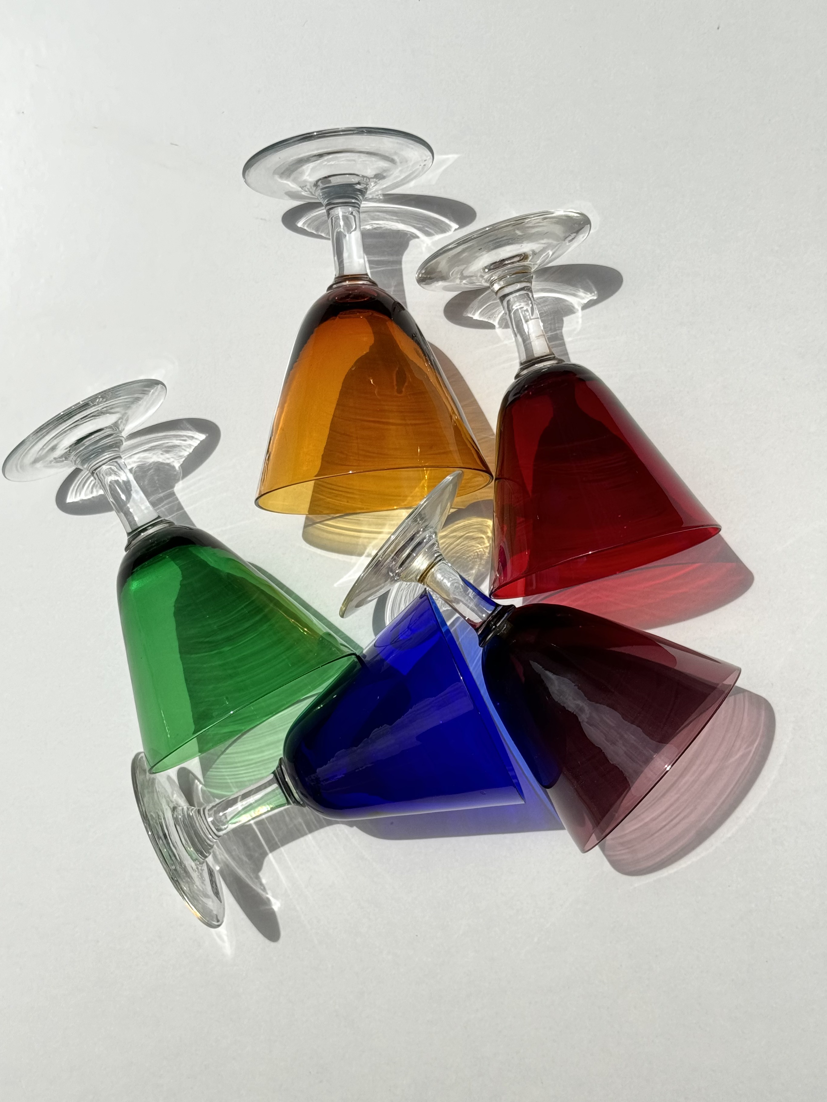 Set of 5 glasses, multicolored glass / France