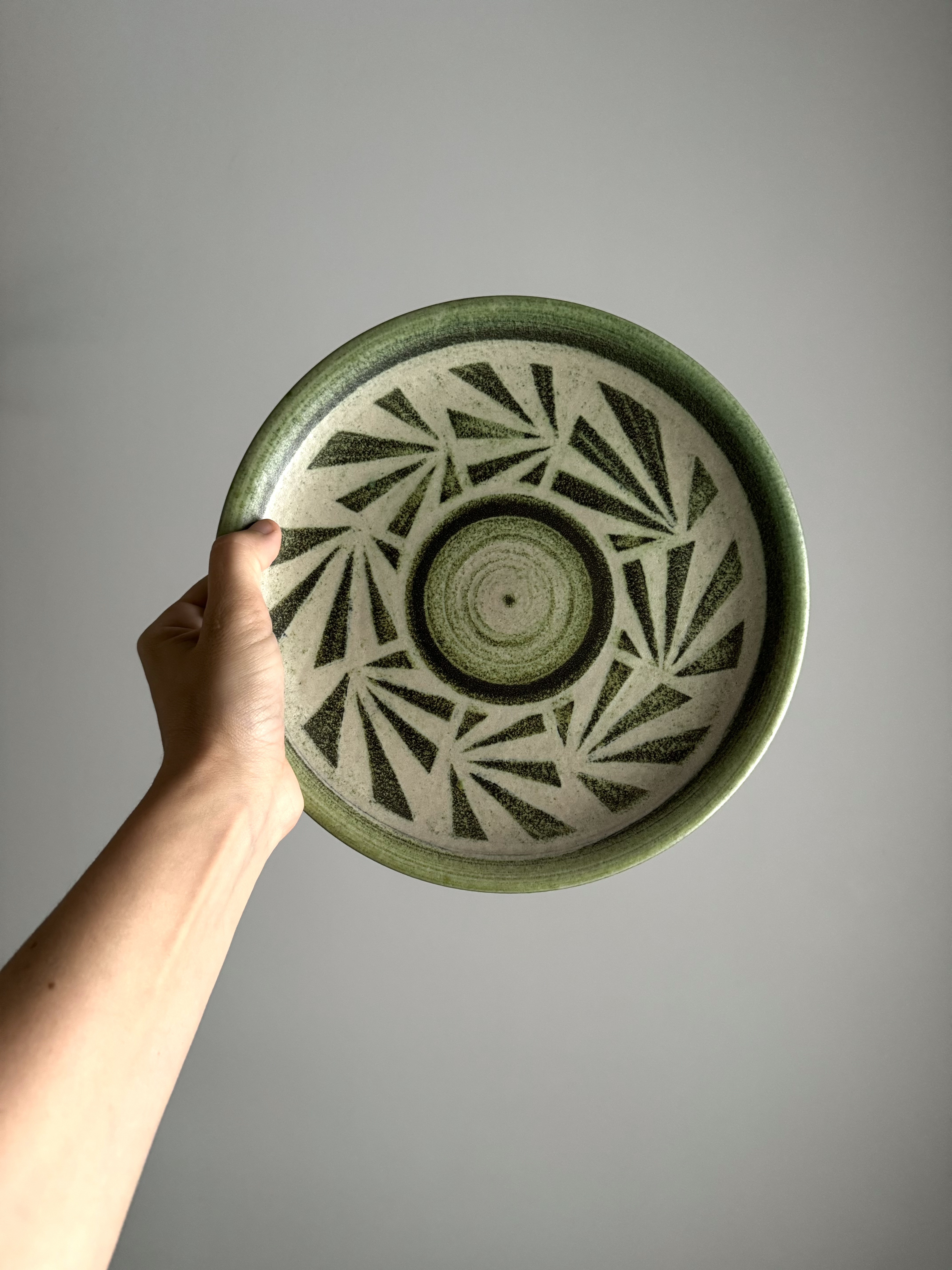 Ceramic plate by the Spanish company Serra 