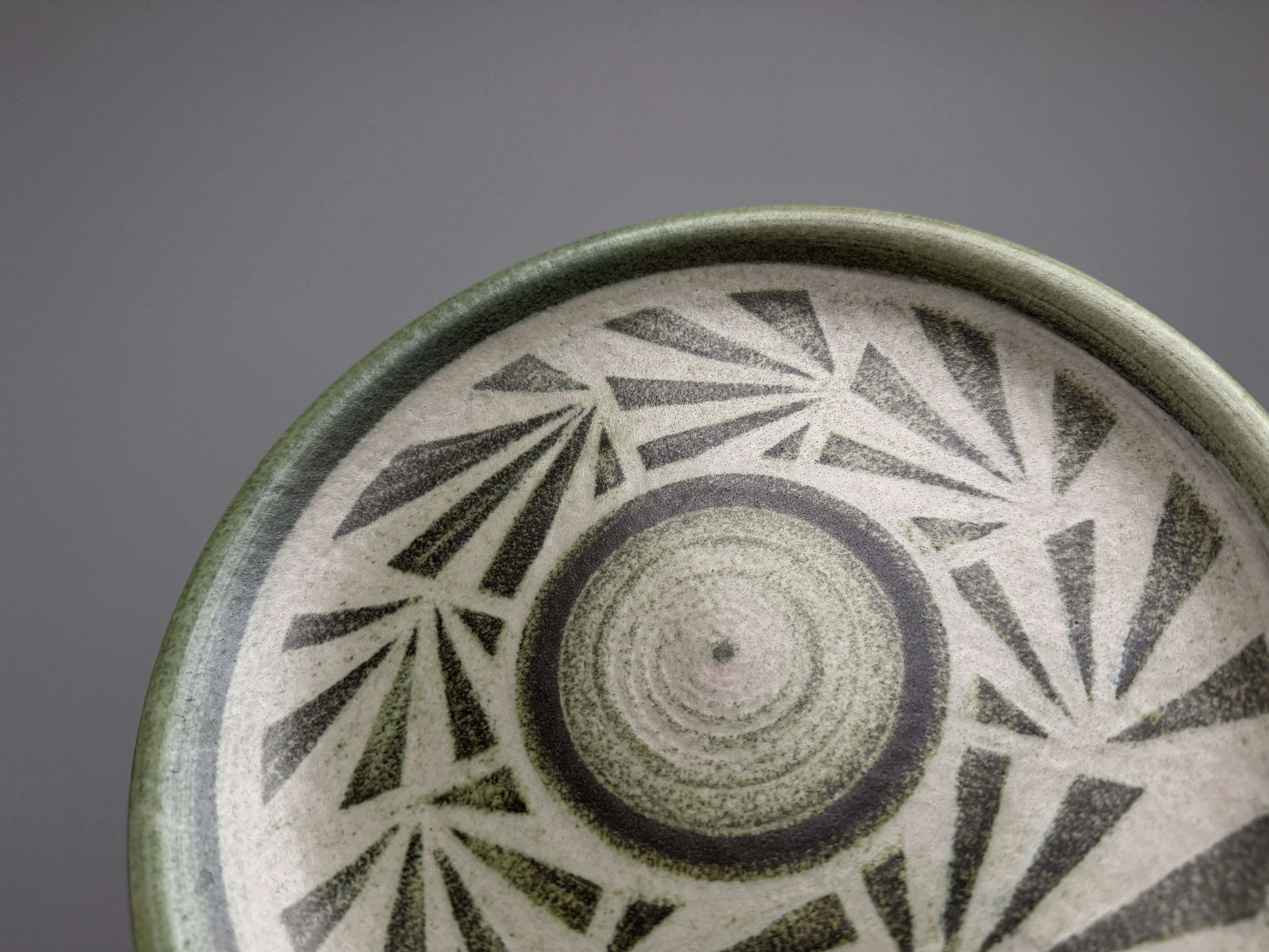 Ceramic plate by the Spanish company Serra 