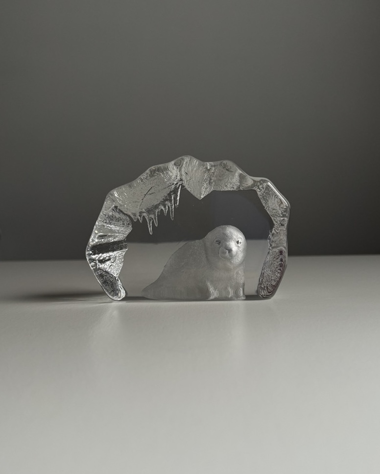 A lead glass paperweight /Sweden by Mats Jonasson
