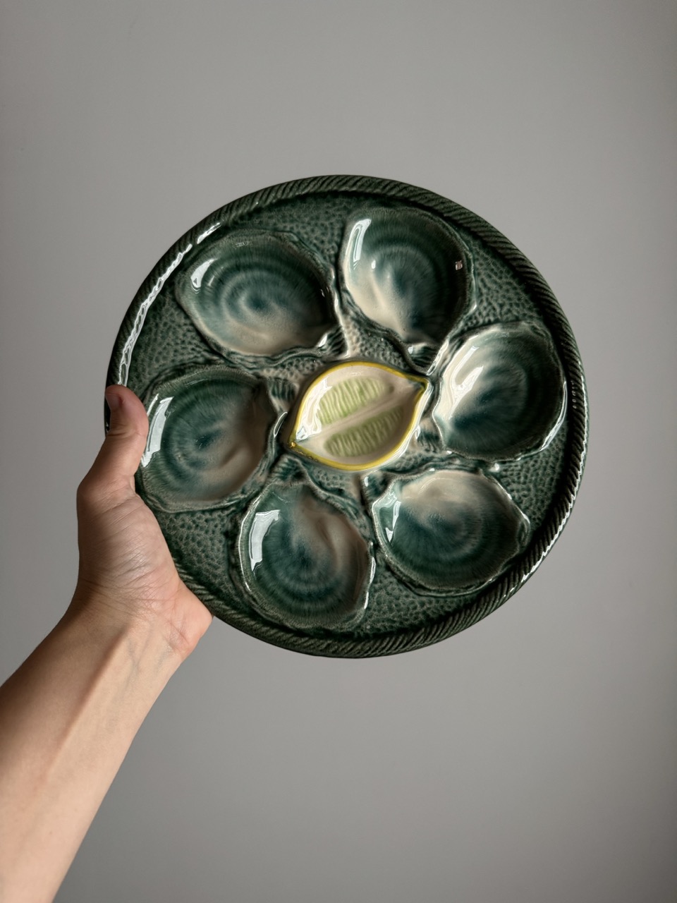 Glazed majolica oyster plates St. Clément/ France