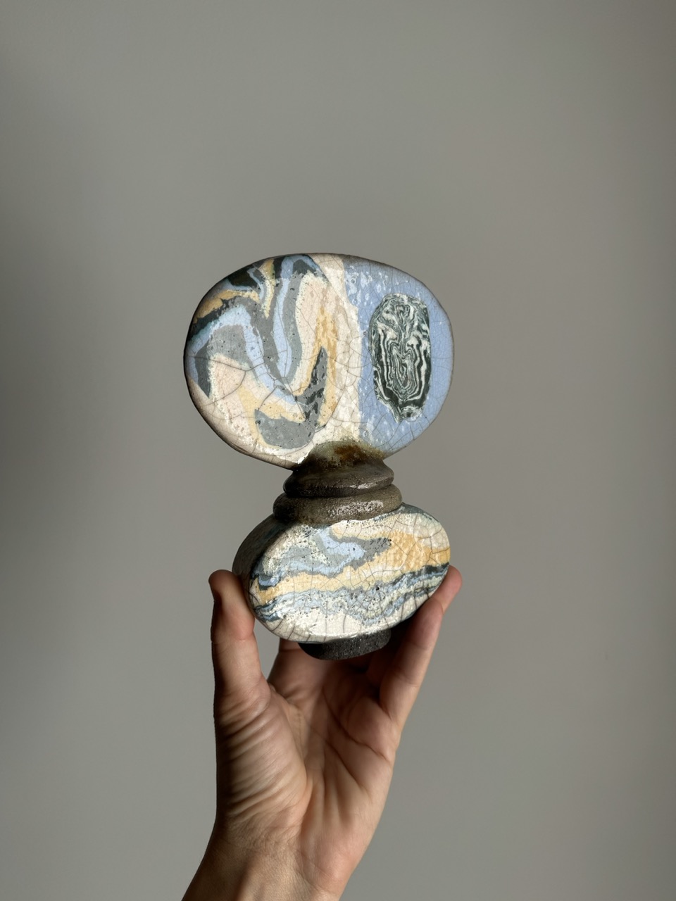 Ceramic perfume bottle with a crackle effect