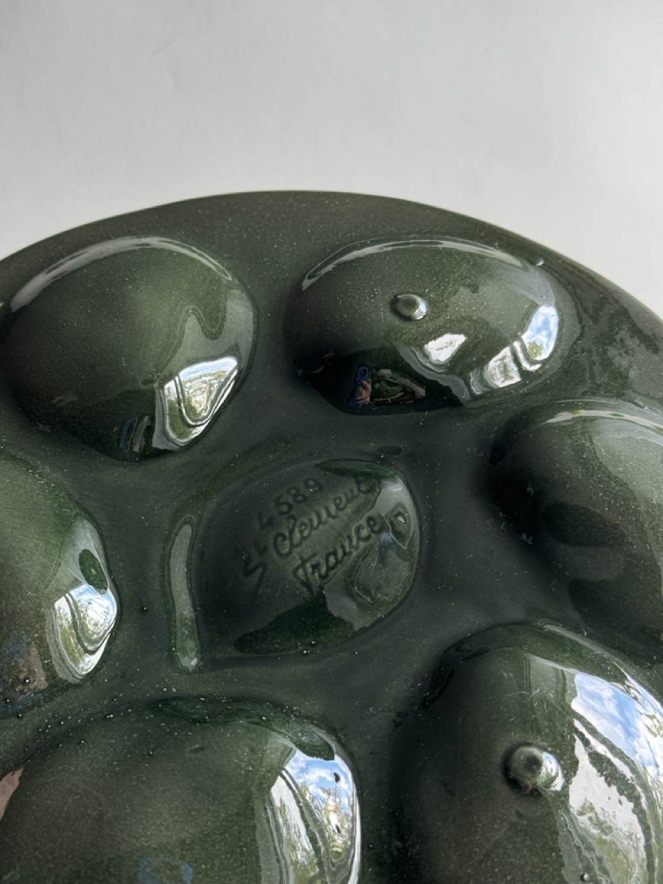 Glazed majolica oyster plates St. Clément/ France