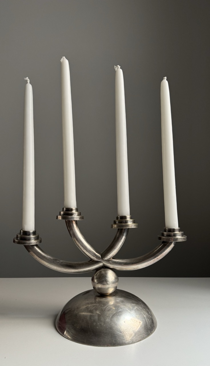 Metal candle holder