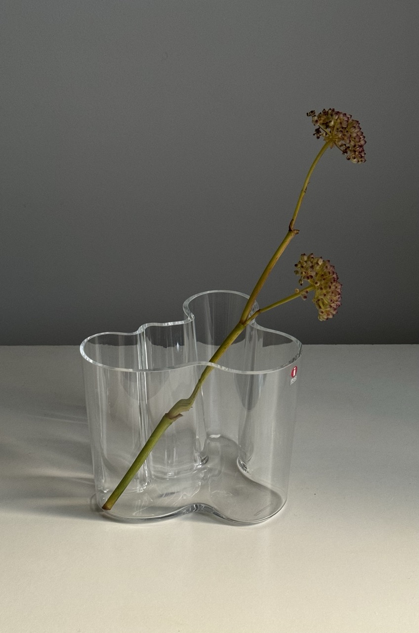 Glass vase : Savoy design by Alvar Aalto
