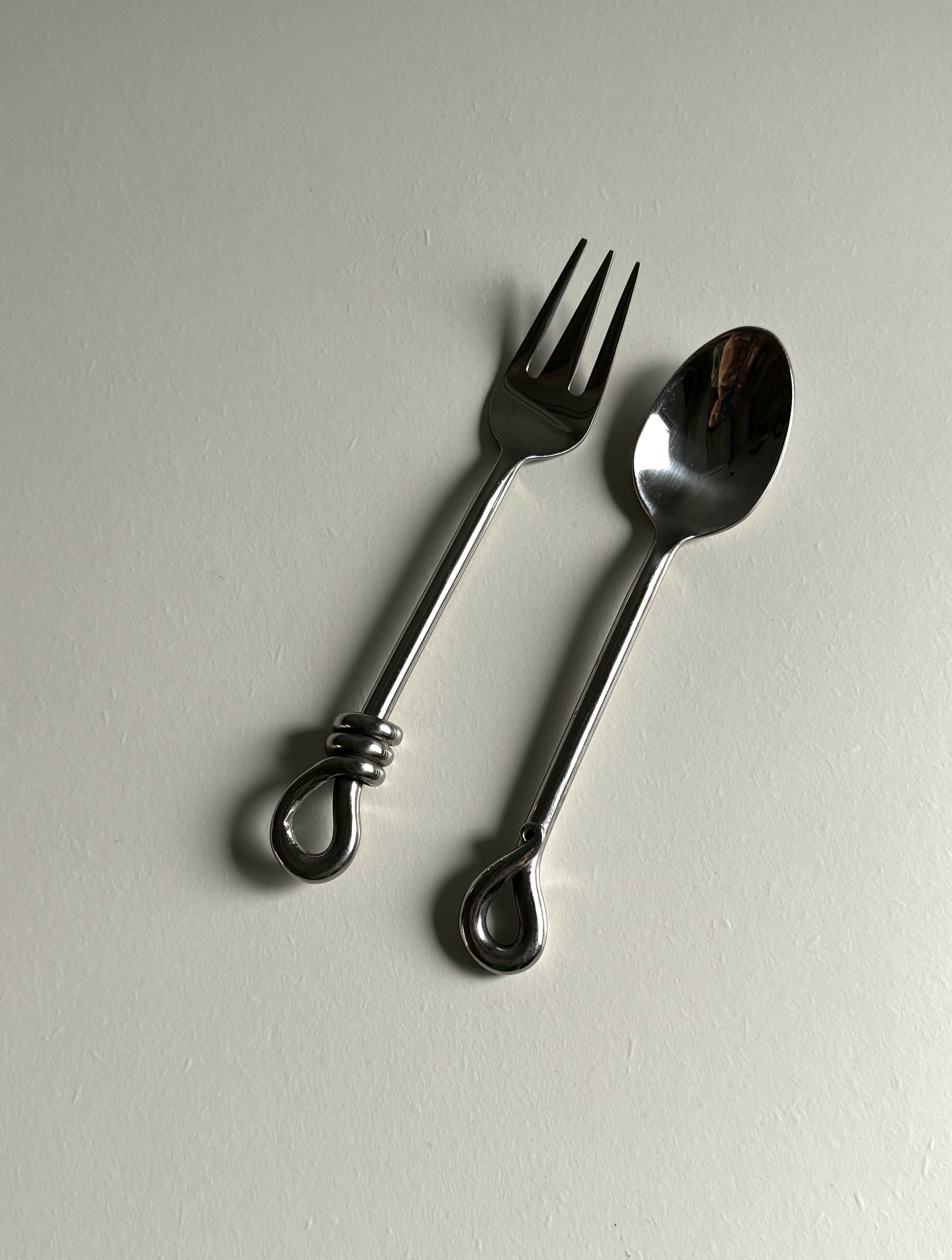 Metal dessert cutlery