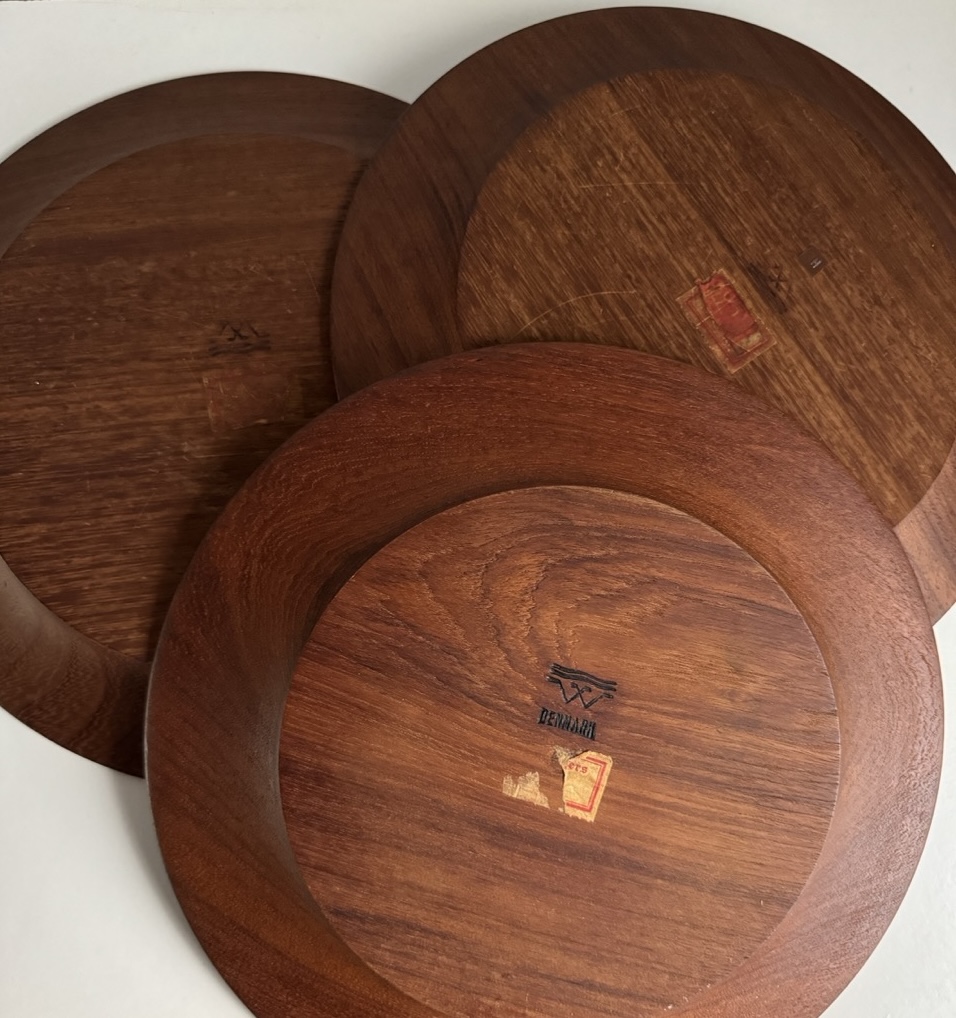  4 hand-crafted teak plates Wiggers / Denmark, 1960s