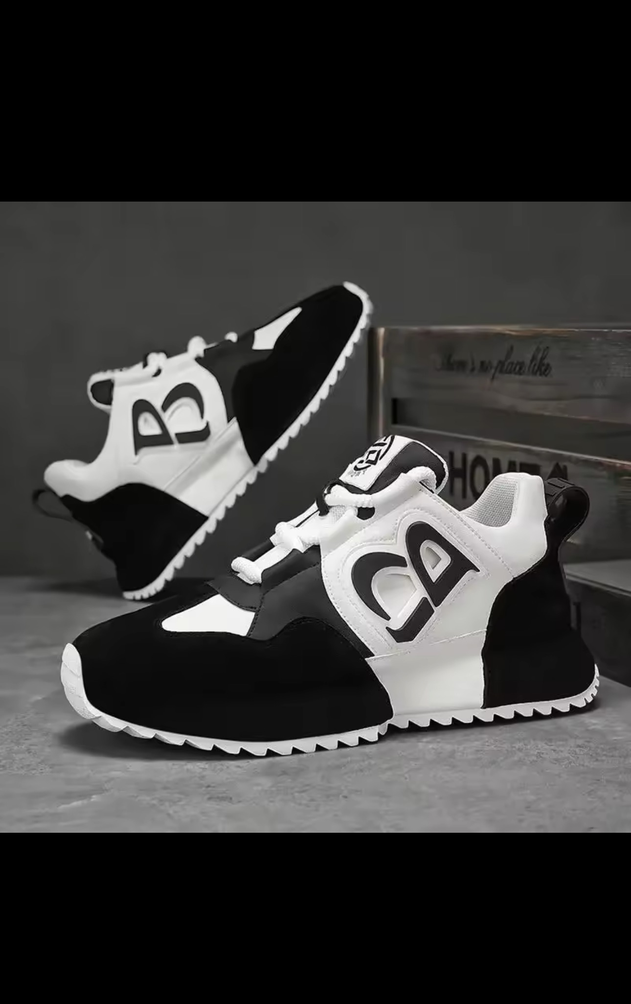 Zapatillas deportivas negras y blancas